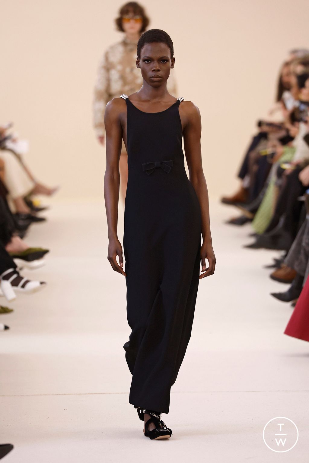 Fashion Week Paris Fall/Winter 2024 look 27 from the Giambattista Valli collection 女装