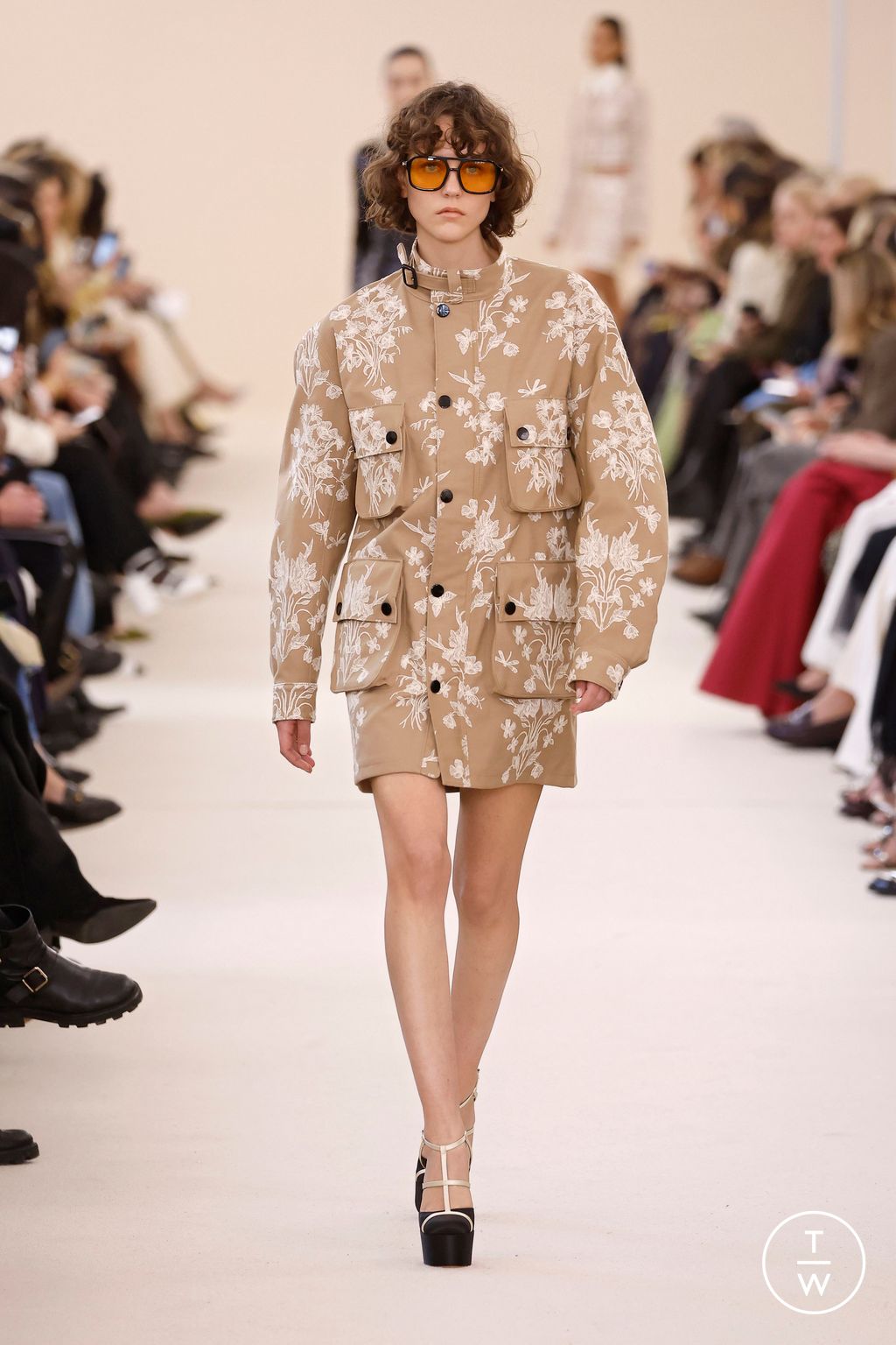 Fashion Week Paris Fall/Winter 2024 look 28 from the Giambattista Valli collection 女装
