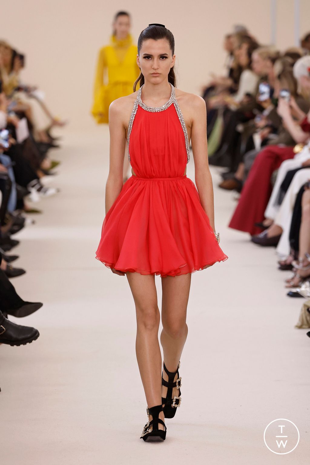 Fashion Week Paris Fall/Winter 2024 look 37 de la collection Giambattista Valli womenswear