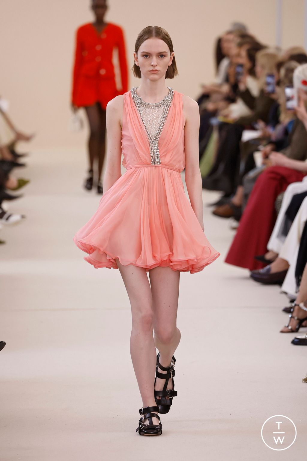Fashion Week Paris Fall/Winter 2024 look 39 from the Giambattista Valli collection 女装