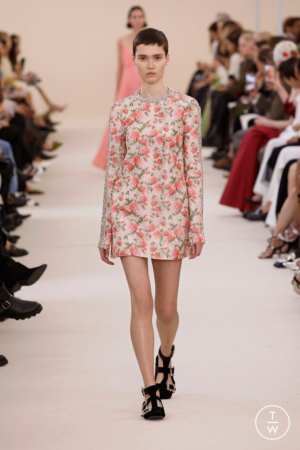 Fashion Week Paris Fall/Winter 2024 look 41 from the Giambattista Valli collection 女装