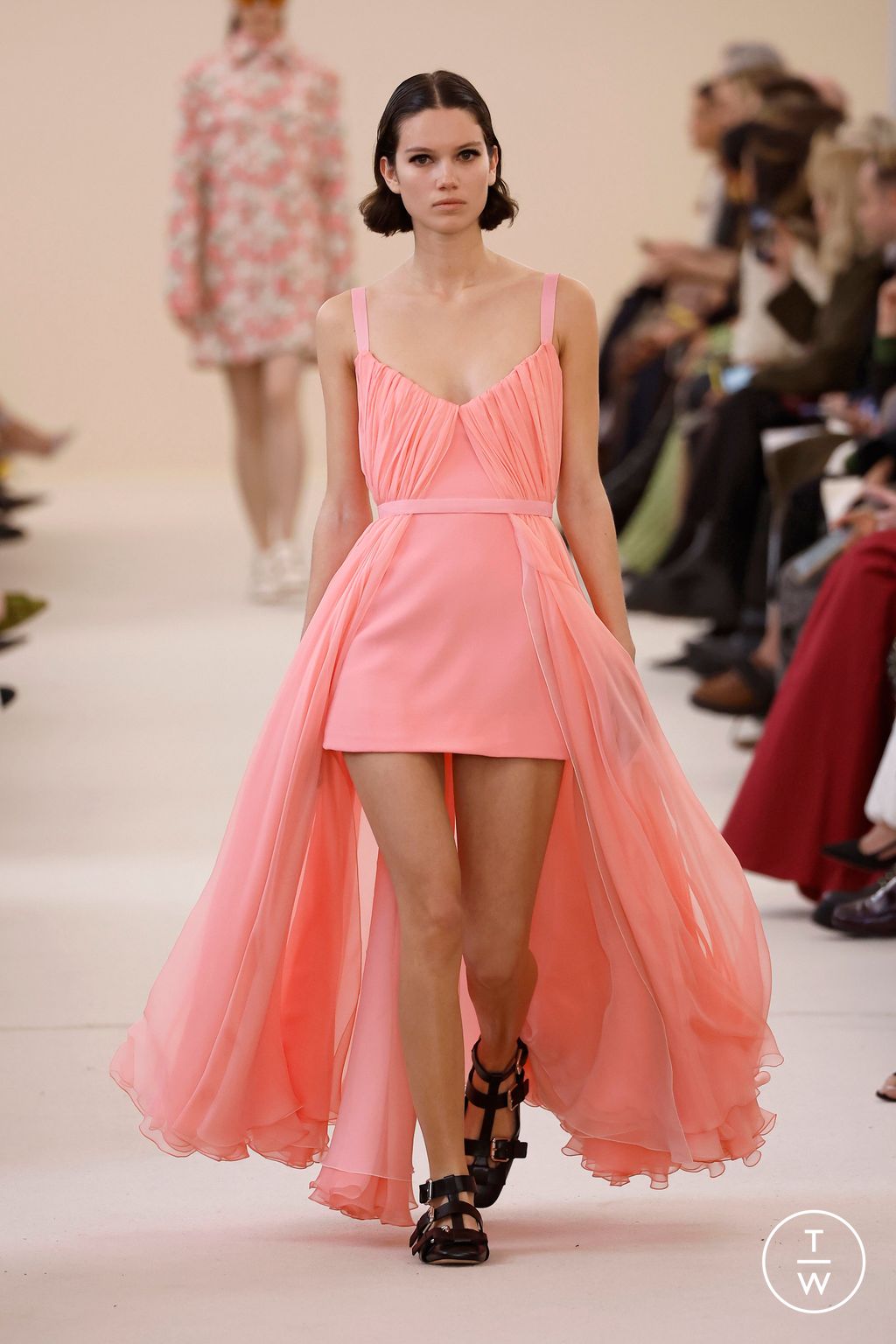 Fashion Week Paris Fall/Winter 2024 look 42 from the Giambattista Valli collection 女装