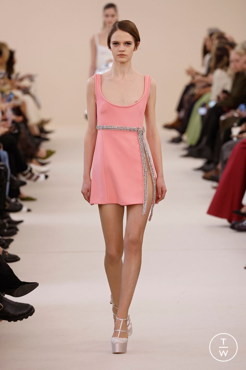 Fashion Week Paris Fall/Winter 2024 look 44 de la collection Giambattista Valli womenswear