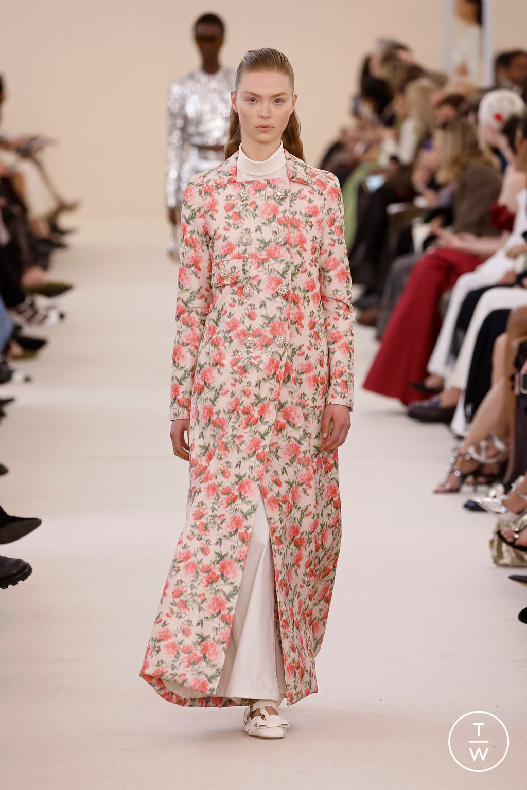 Fashion Week Paris Fall/Winter 2024 look 47 de la collection Giambattista Valli womenswear