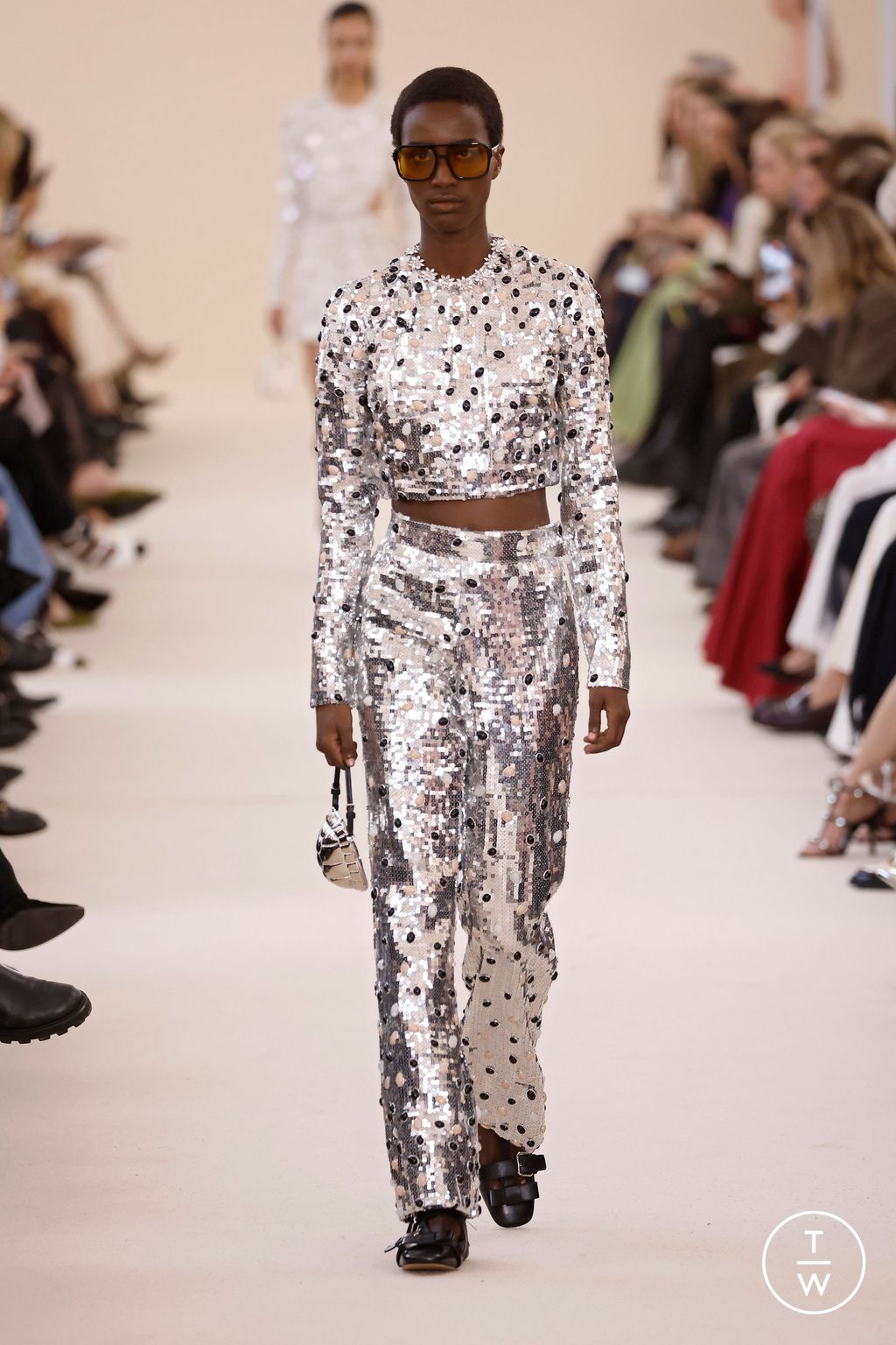 Fashion Week Paris Fall/Winter 2024 look 48 de la collection Giambattista Valli womenswear