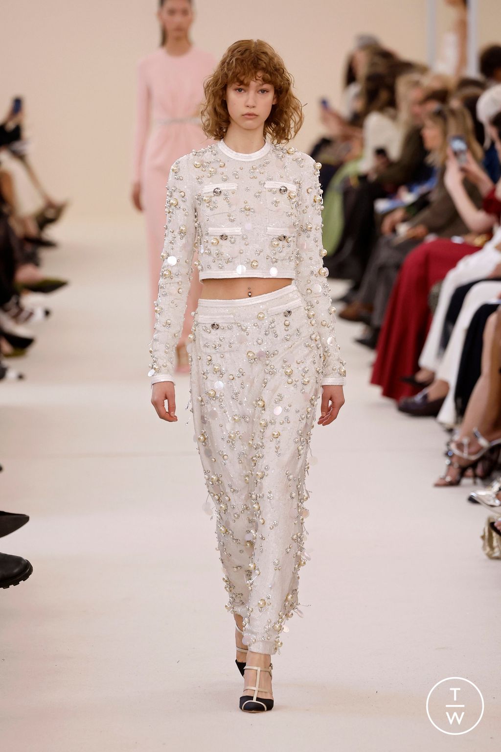 Fashion Week Paris Fall/Winter 2024 look 53 from the Giambattista Valli collection 女装