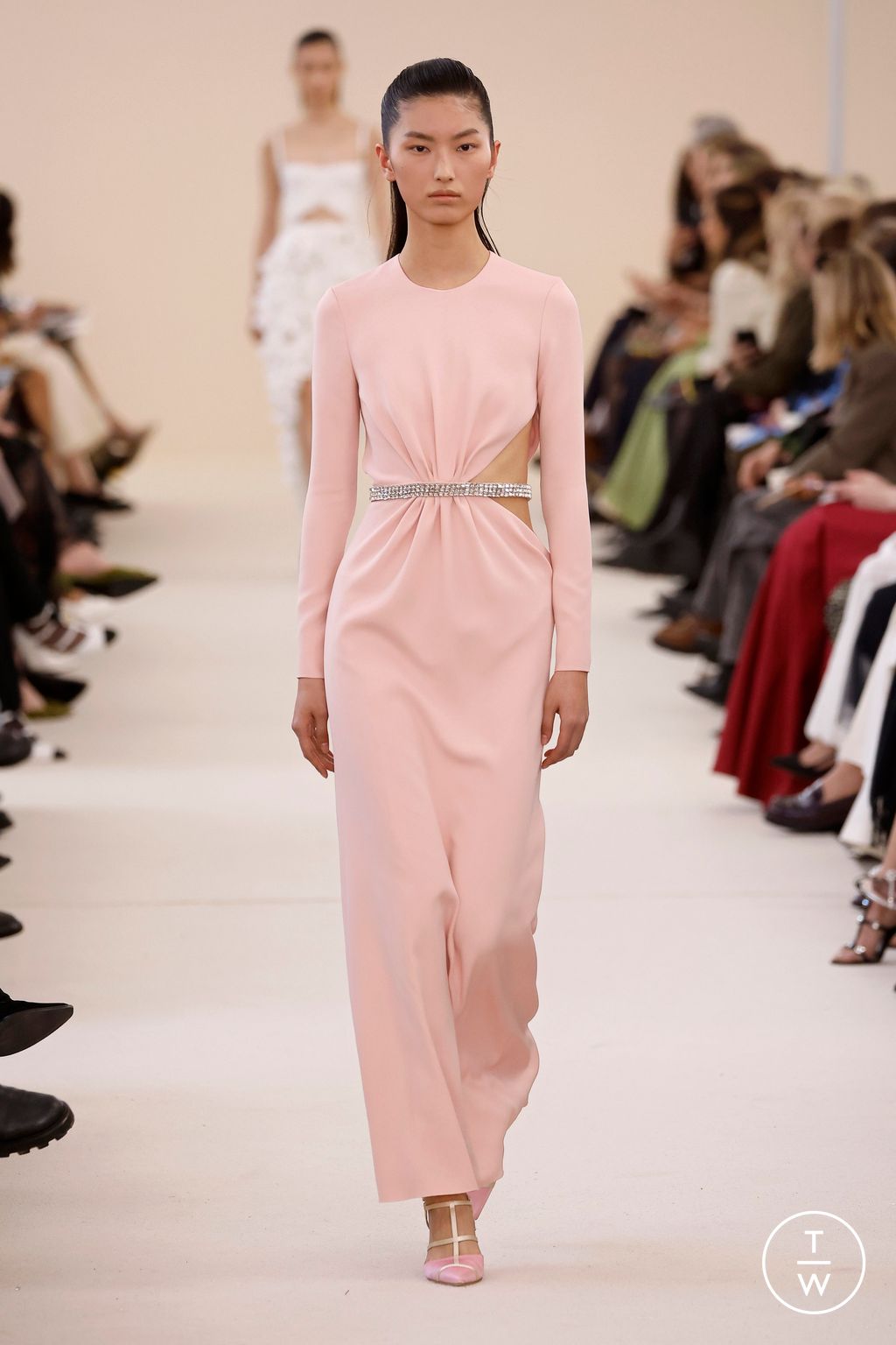 Fashion Week Paris Fall/Winter 2024 look 54 de la collection Giambattista Valli womenswear