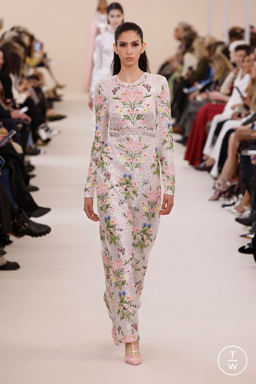 Fashion Week Paris Fall/Winter 2024 look 56 from the Giambattista Valli collection 女装