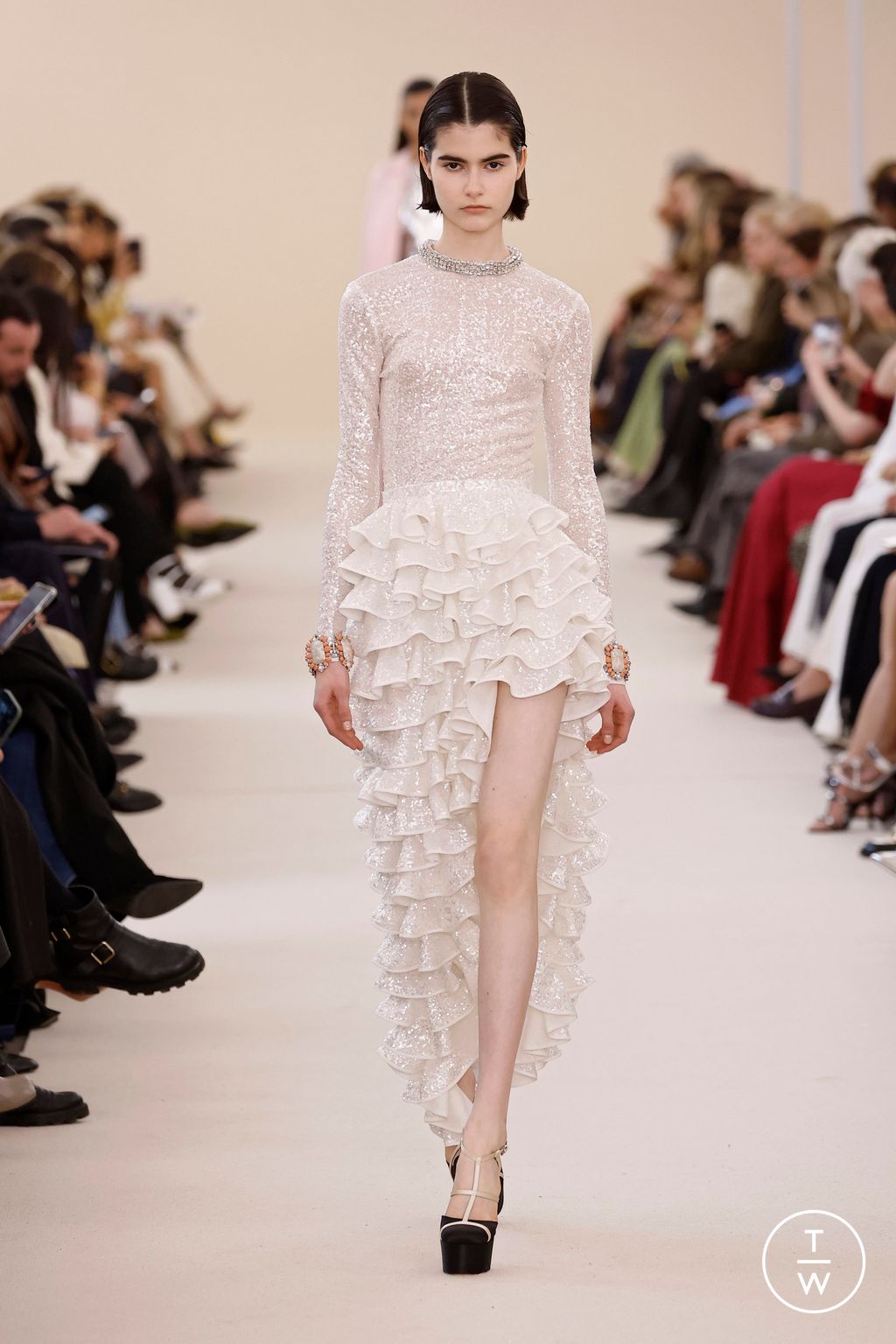 Fashion Week Paris Fall/Winter 2024 look 57 from the Giambattista Valli collection 女装