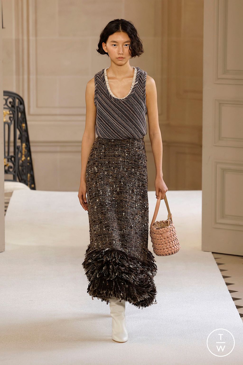 Fashion Week Paris Fall/Winter 2025 look 15 de la collection Giambattista Valli womenswear