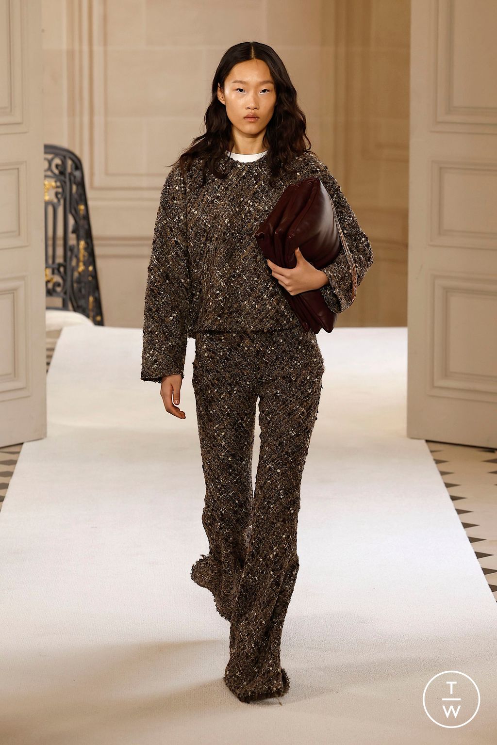 Fashion Week Paris Fall/Winter 2025 look 21 from the Giambattista Valli collection womenswear
