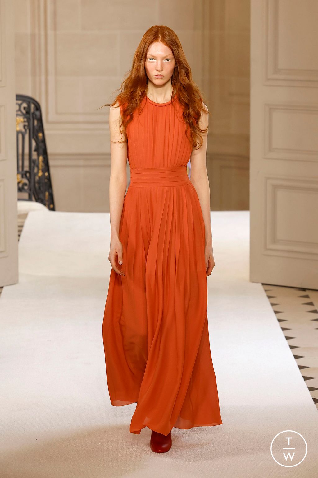 Fashion Week Paris Fall/Winter 2025 look 26 from the Giambattista Valli collection womenswear