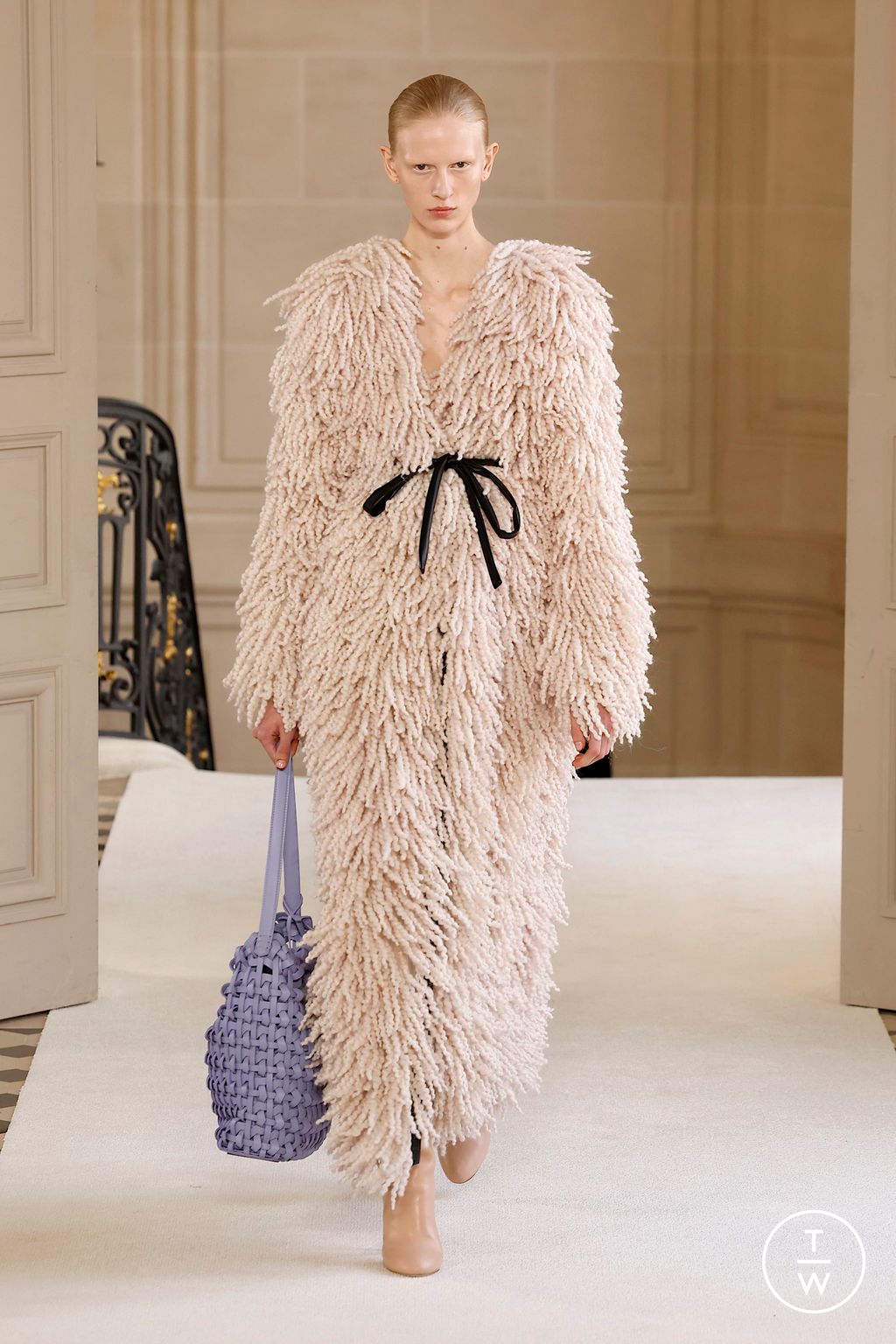 Fashion Week Paris Fall/Winter 2025 look 28 from the Giambattista Valli collection womenswear