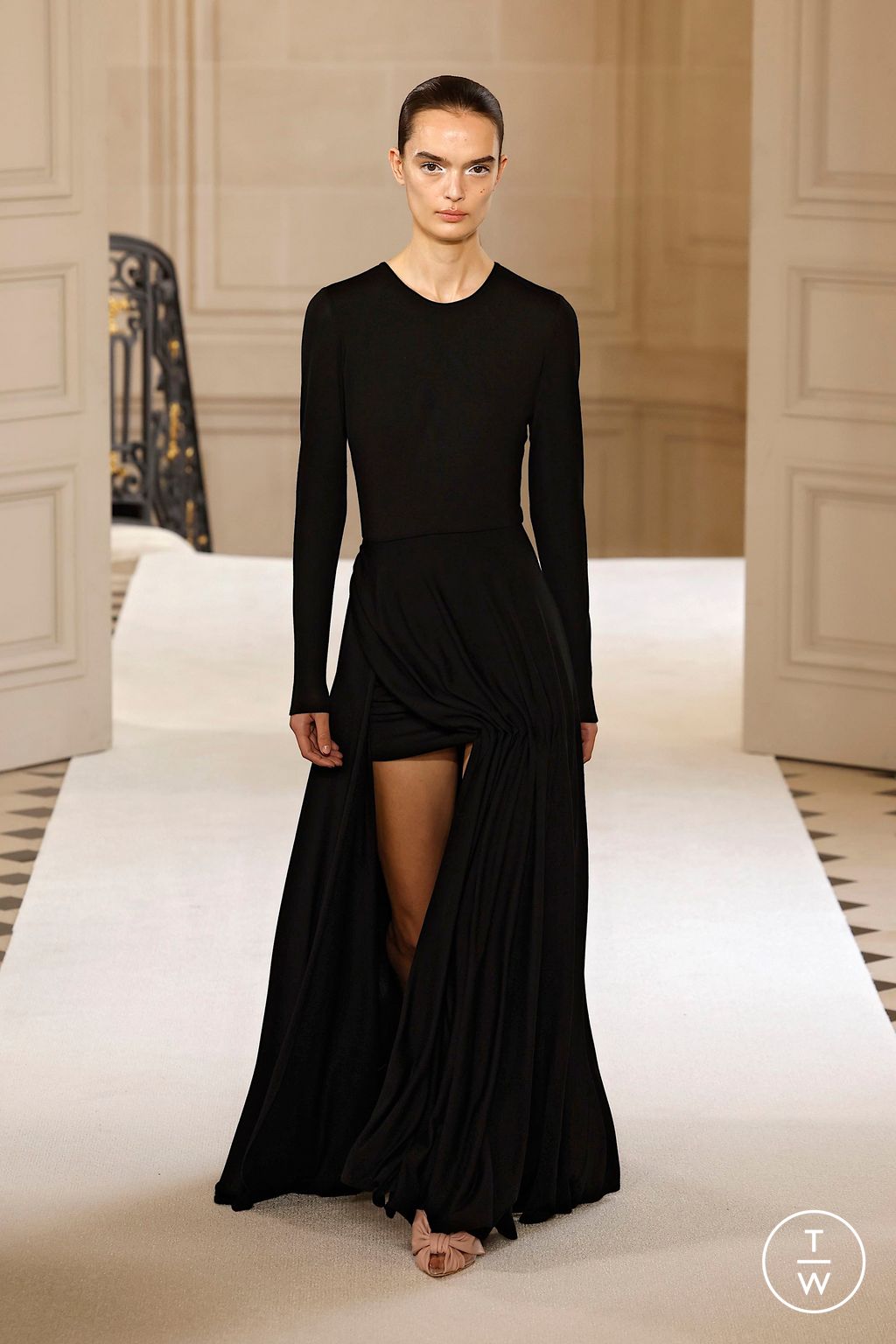 Fashion Week Paris Fall/Winter 2025 look 29 from the Giambattista Valli collection womenswear