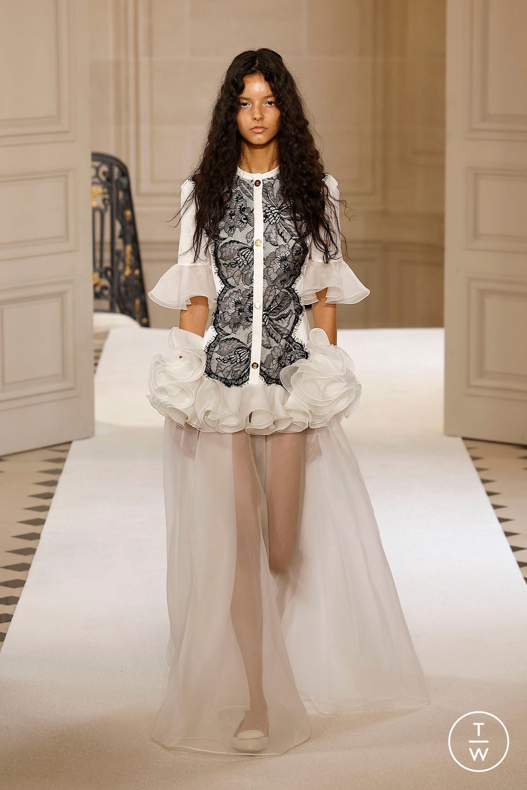 Fashion Week Paris Fall/Winter 2025 look 30 from the Giambattista Valli collection womenswear