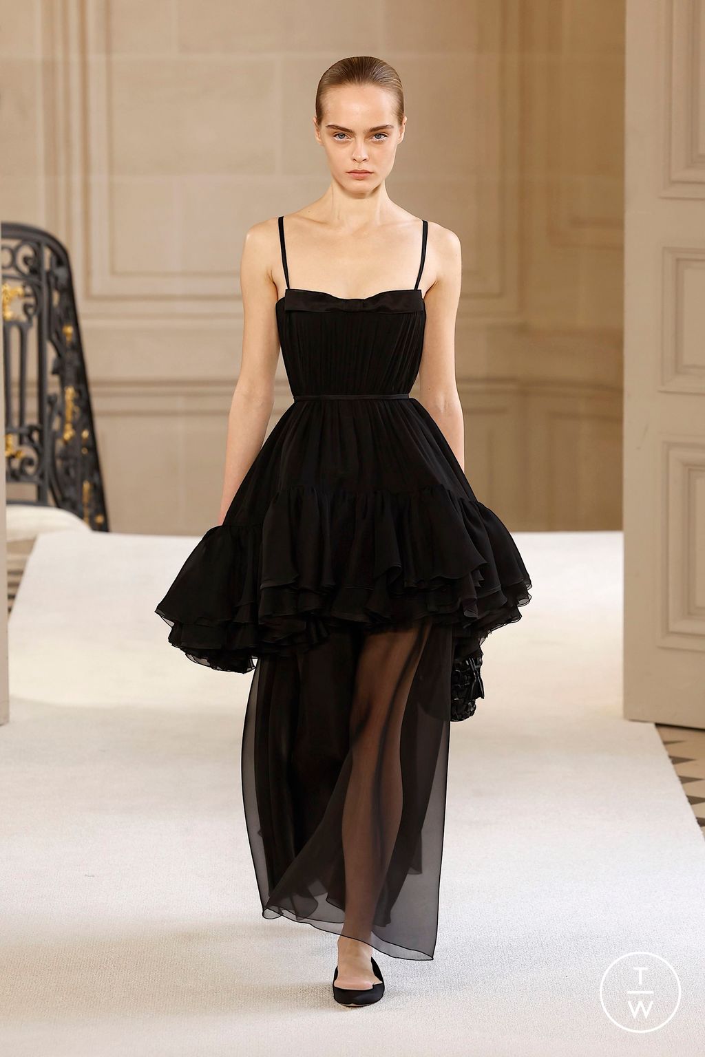 Fashion Week Paris Fall/Winter 2025 look 33 from the Giambattista Valli collection womenswear