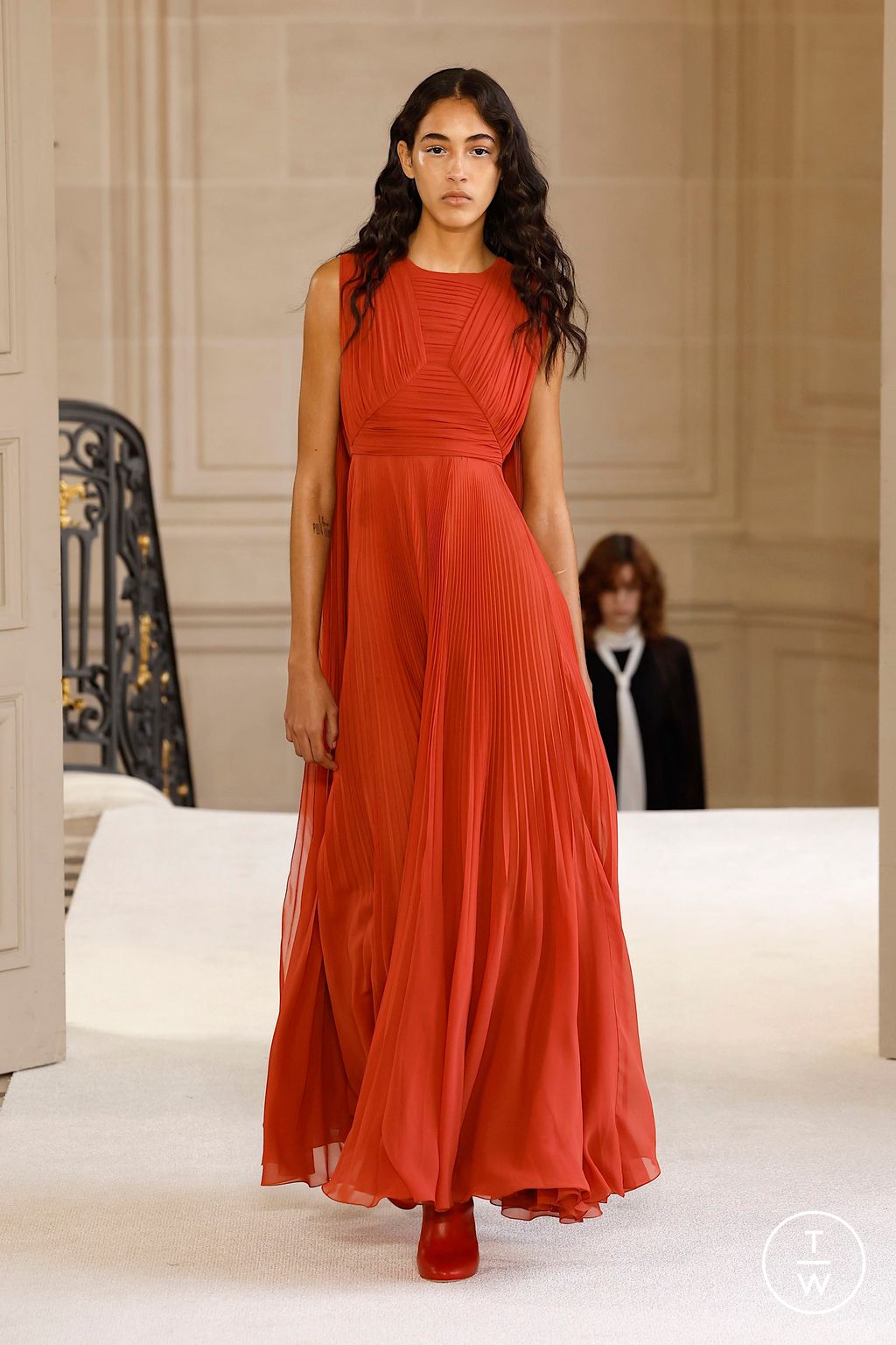 Fashion Week Paris Fall/Winter 2025 look 36 from the Giambattista Valli collection womenswear