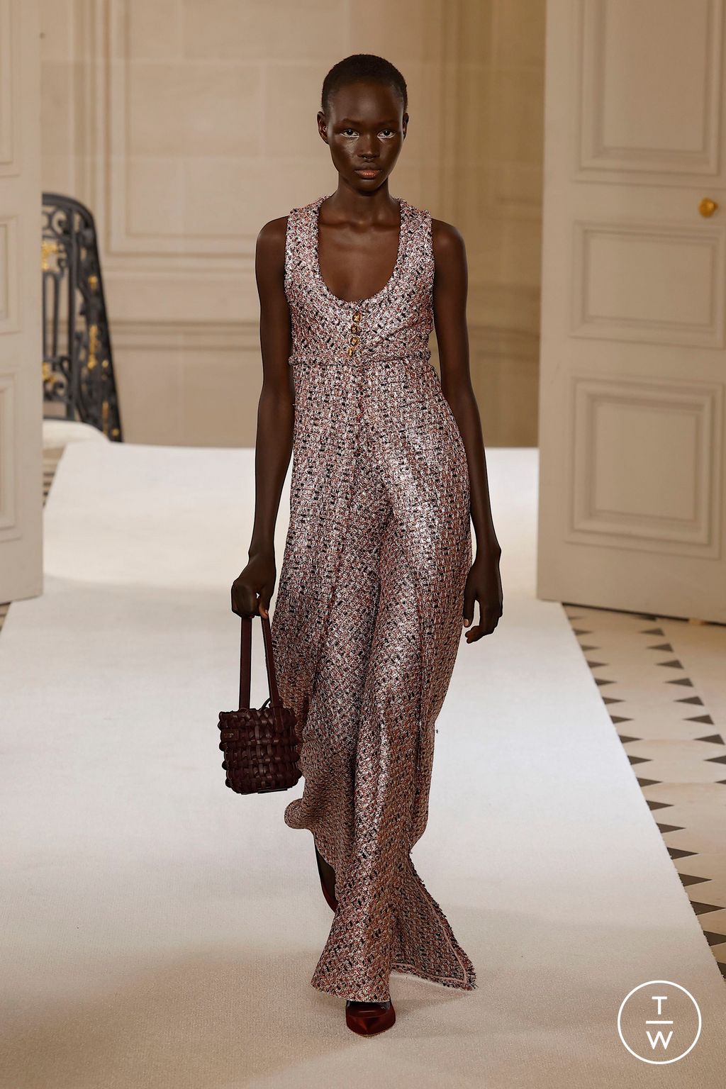 Fashion Week Paris Fall/Winter 2025 look 39 from the Giambattista Valli collection womenswear