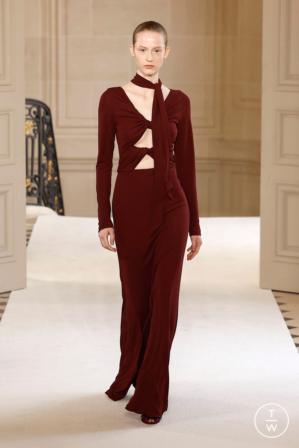 Fashion Week Paris Fall/Winter 2025 look 40 from the Giambattista Valli collection womenswear