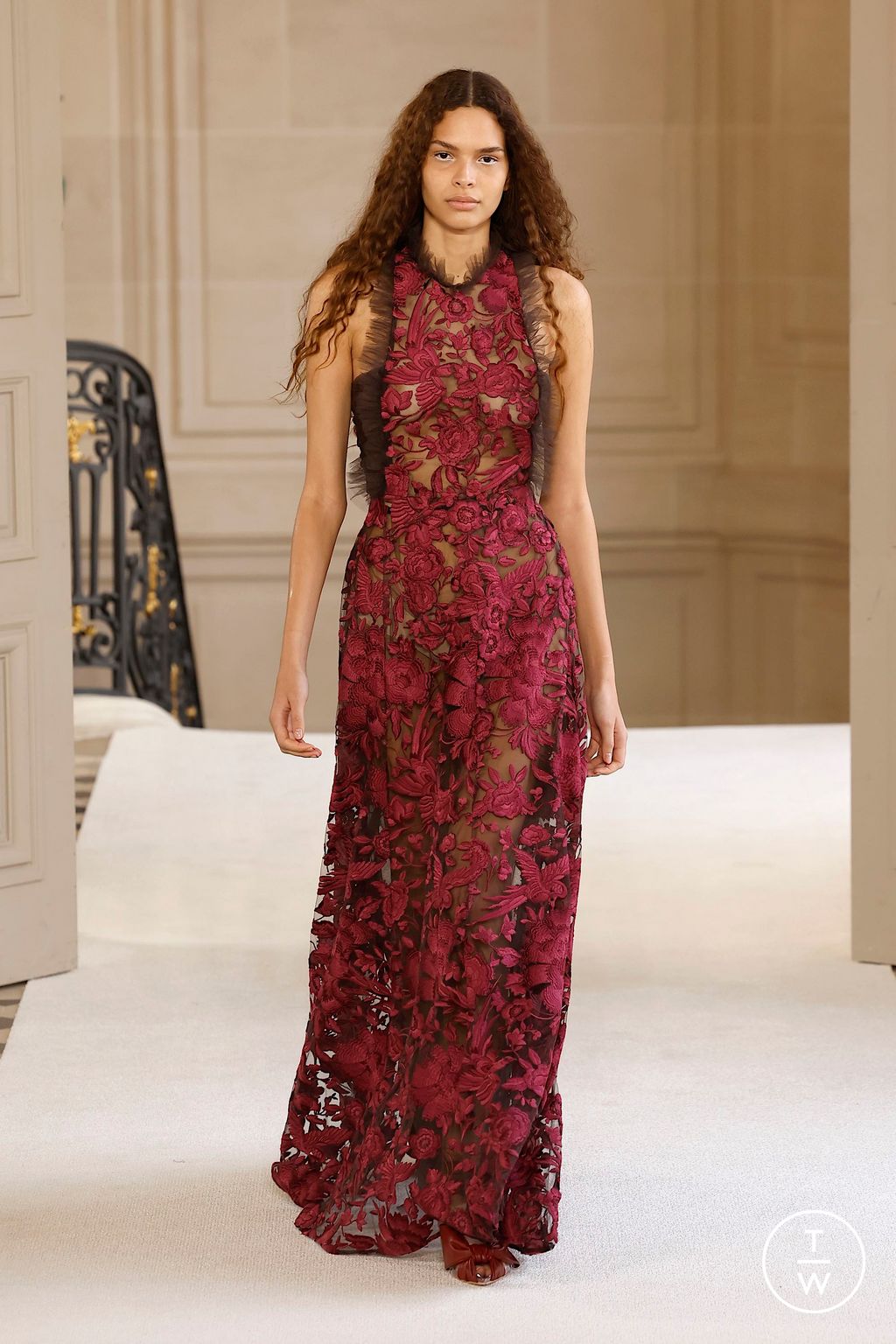 Fashion Week Paris Fall/Winter 2025 look 49 de la collection Giambattista Valli womenswear