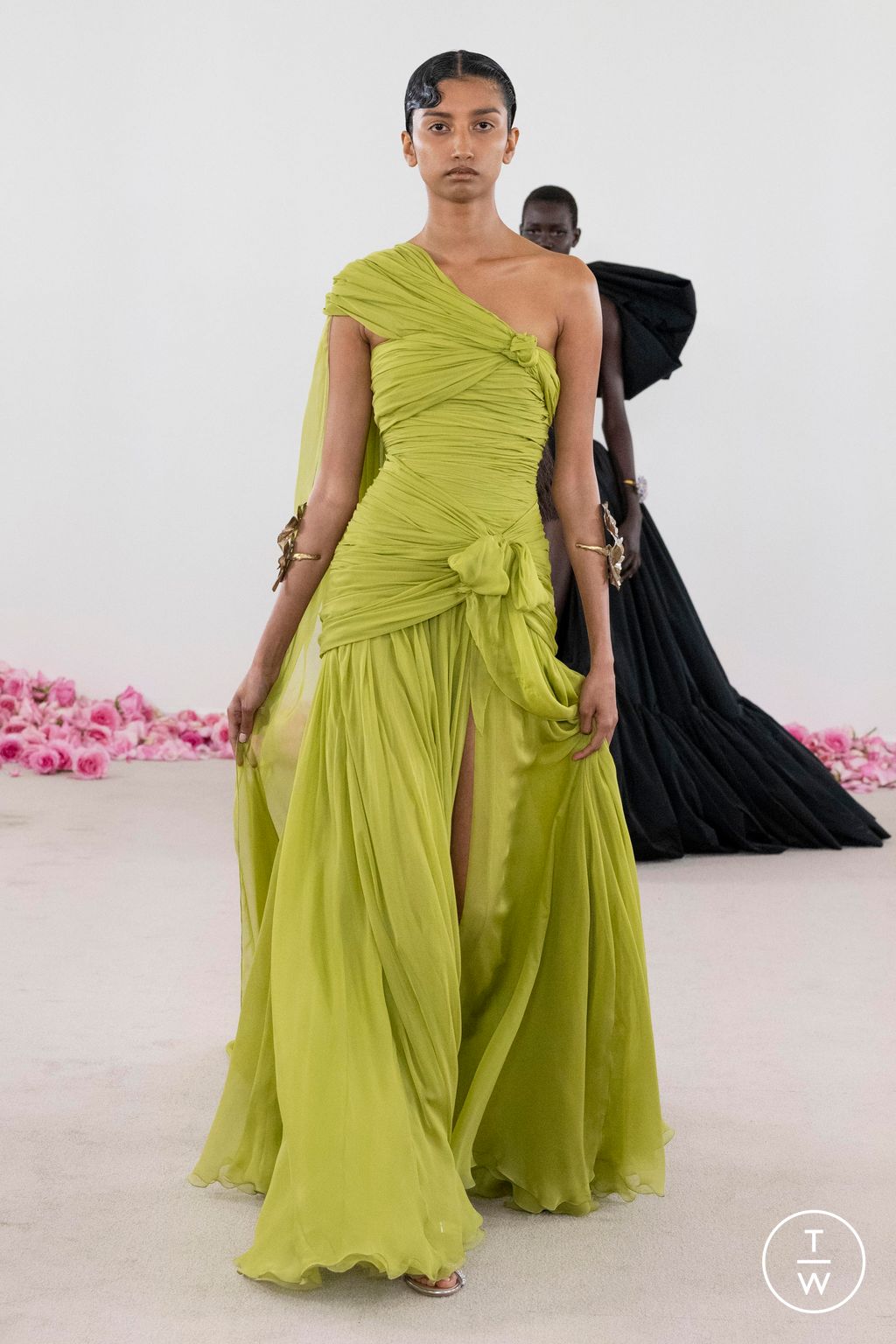 Fashion Week Paris Fall/Winter 2023 look 11 from the Giambattista Valli collection couture