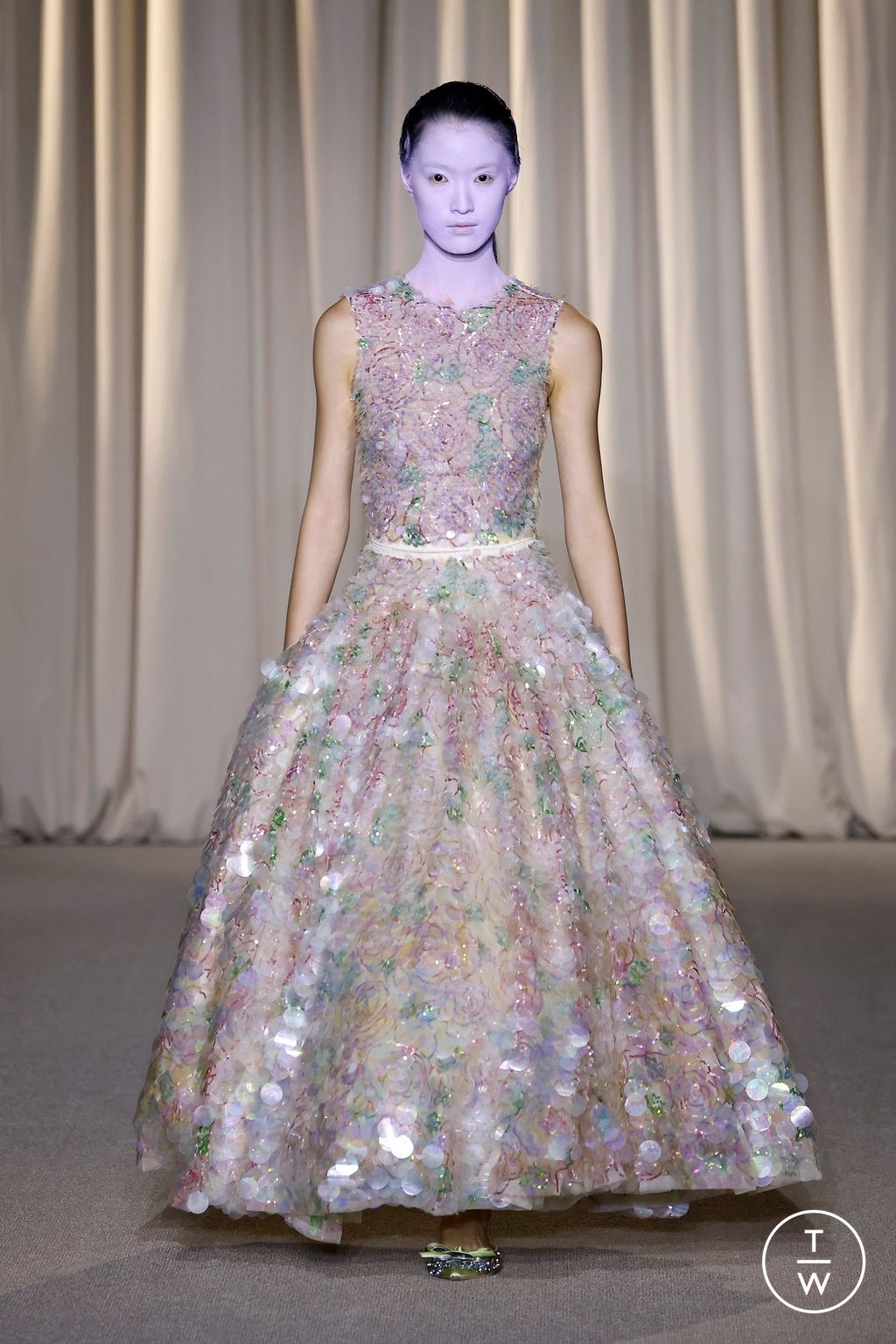 Fashion Week Paris Fall/Winter 2024 look 19 from the Giambattista Valli collection couture
