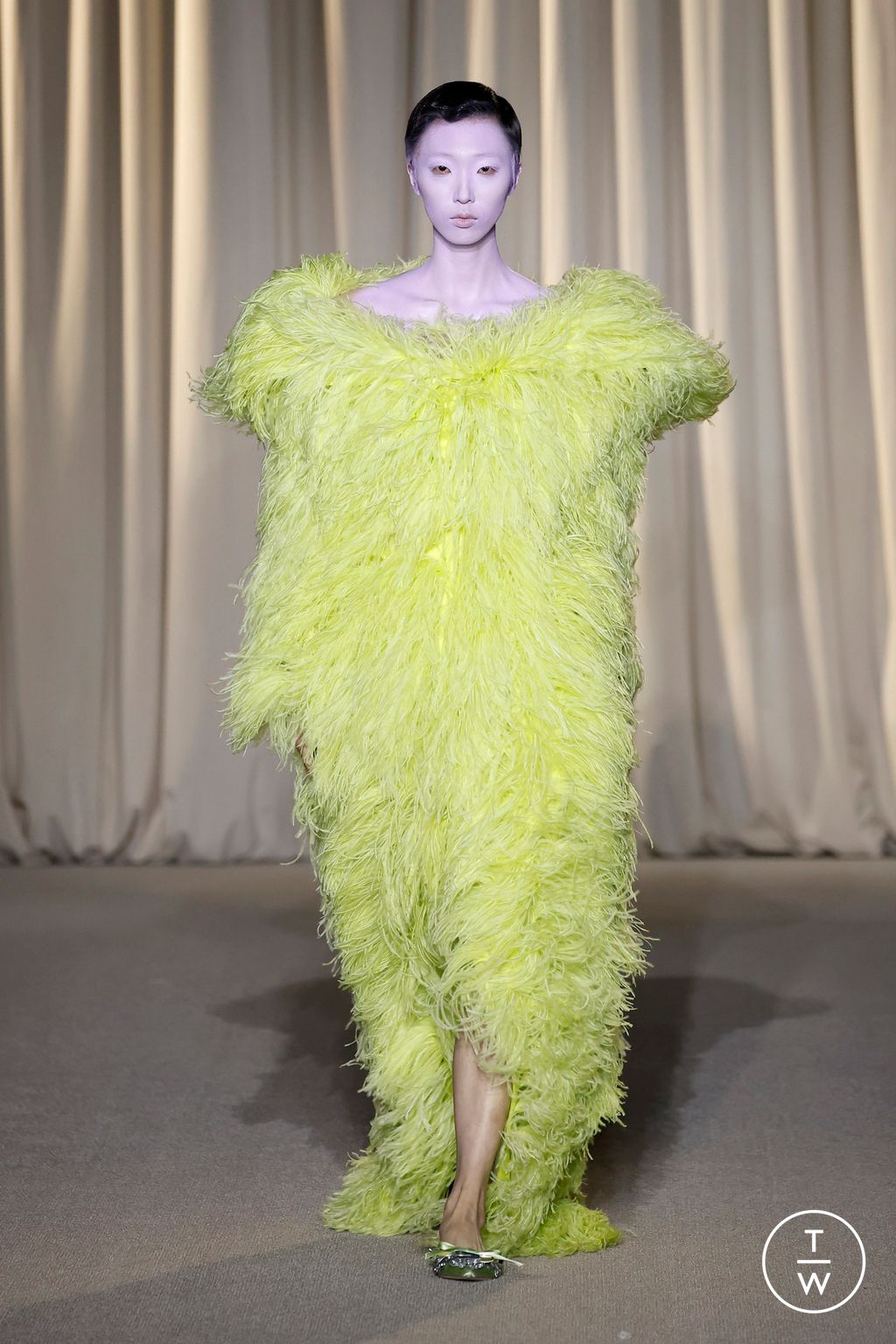Fashion Week Paris Fall/Winter 2024 look 31 from the Giambattista Valli collection couture