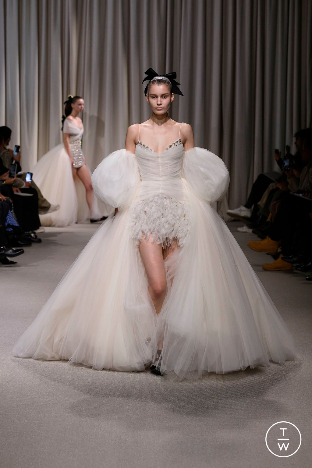 Fashion Week Paris Spring/Summer 2024 look 3 from the Giambattista Valli collection couture
