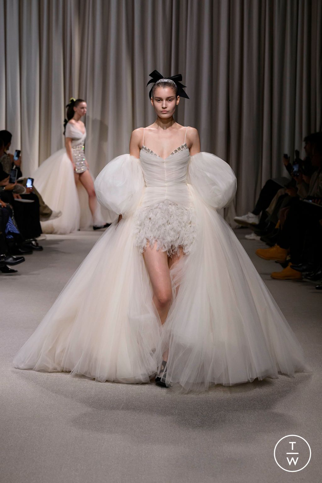 Fashion Week Paris Spring/Summer 2024 look 3 from the Giambattista Valli collection 高级定制