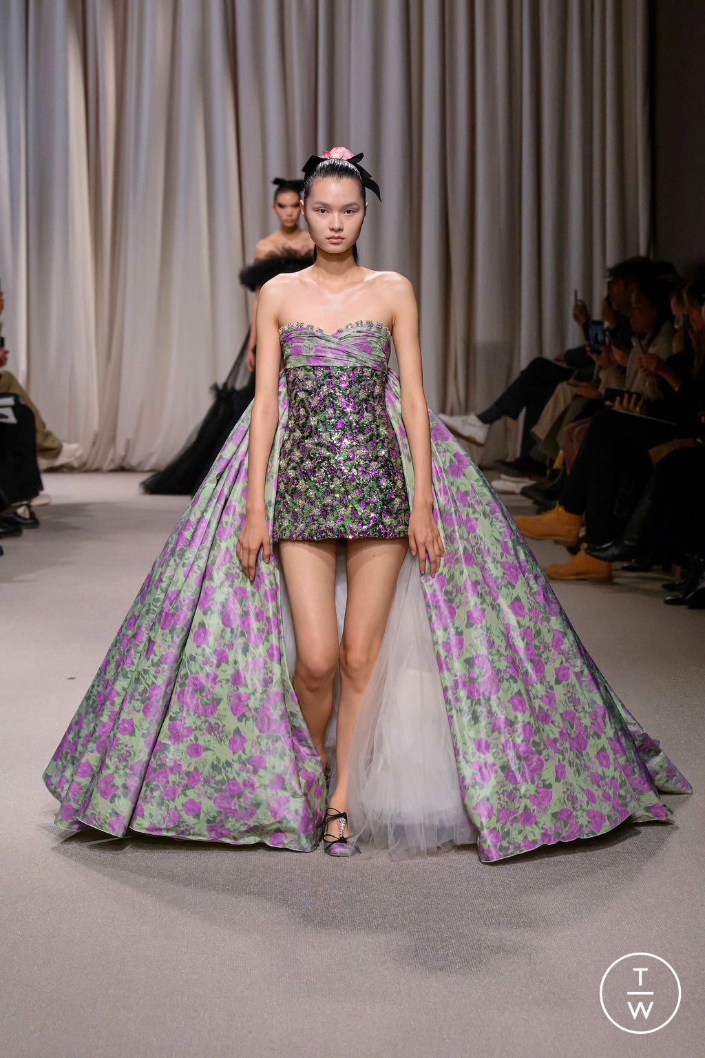 Fashion Week Paris Spring/Summer 2024 look 12 de la collection Giambattista Valli couture