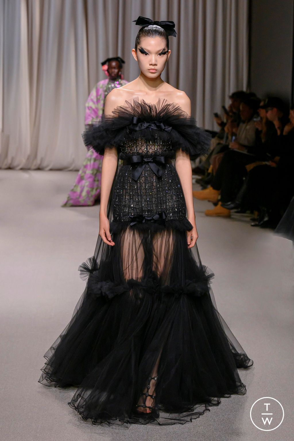 Fashion Week Paris Spring/Summer 2024 look 13 de la collection Giambattista Valli couture