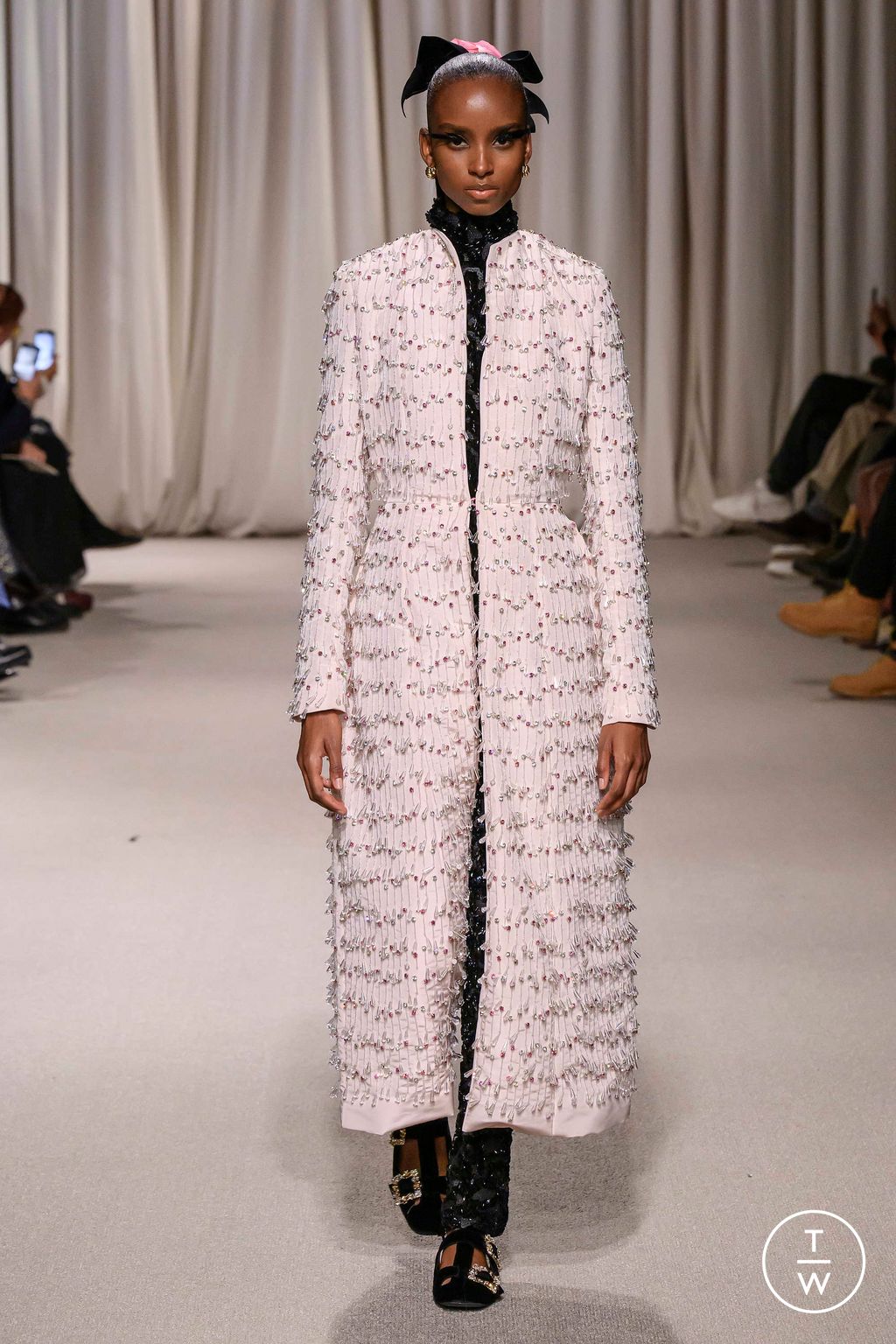 Fashion Week Paris Spring/Summer 2024 look 20 from the Giambattista Valli collection couture