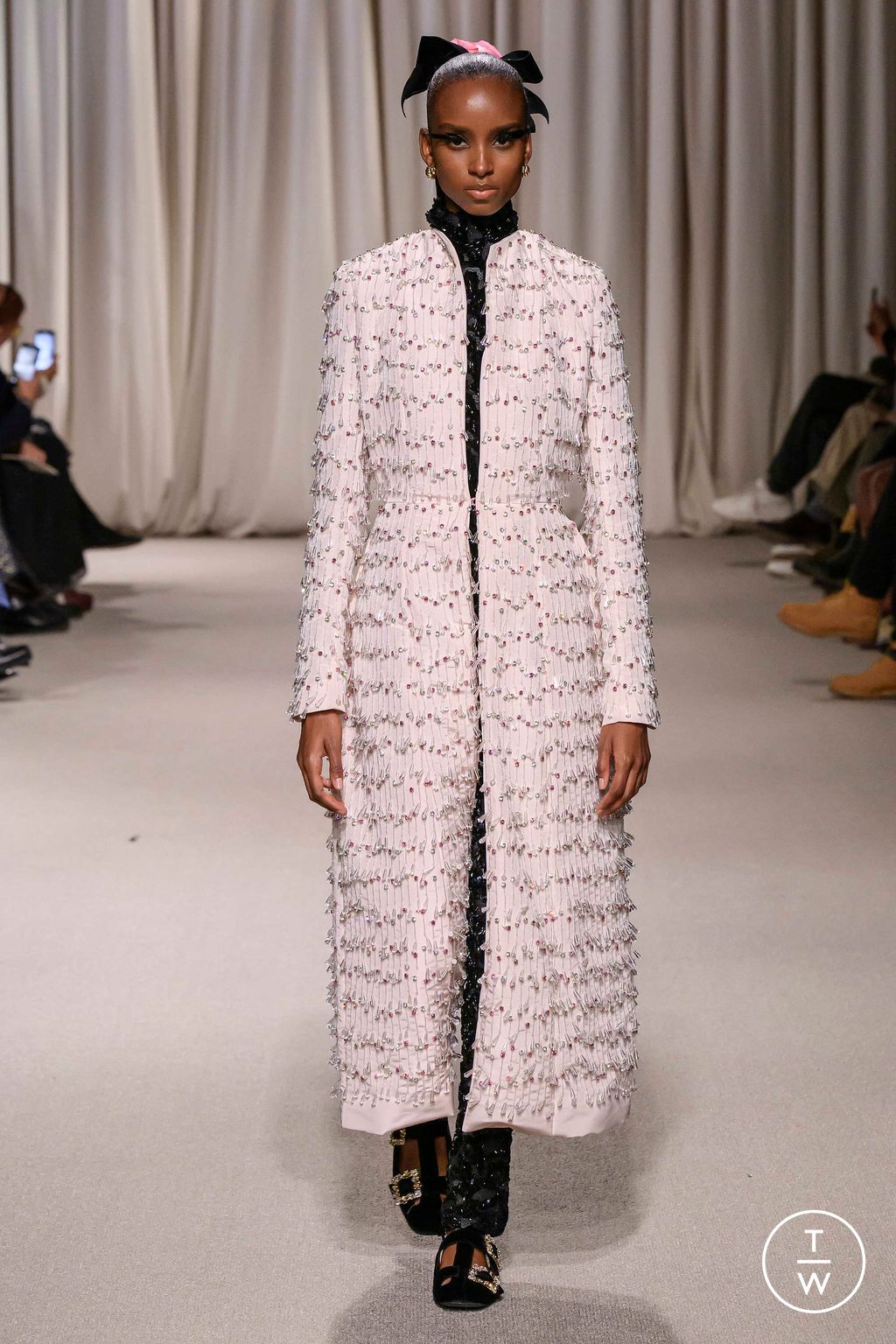 Fashion Week Paris Spring/Summer 2024 look 20 de la collection Giambattista Valli couture