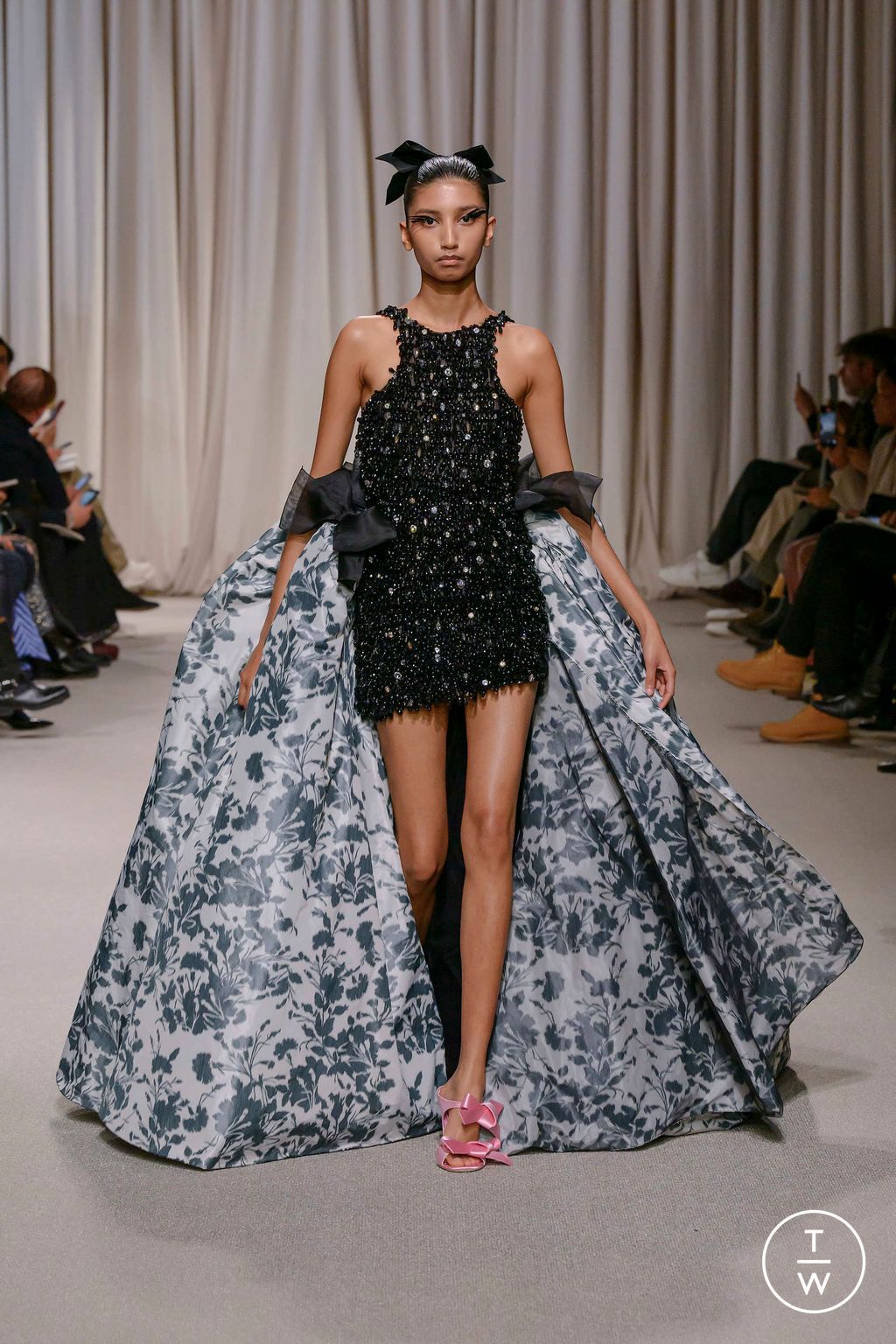 Fashion Week Paris Spring/Summer 2024 look 23 from the Giambattista Valli collection couture