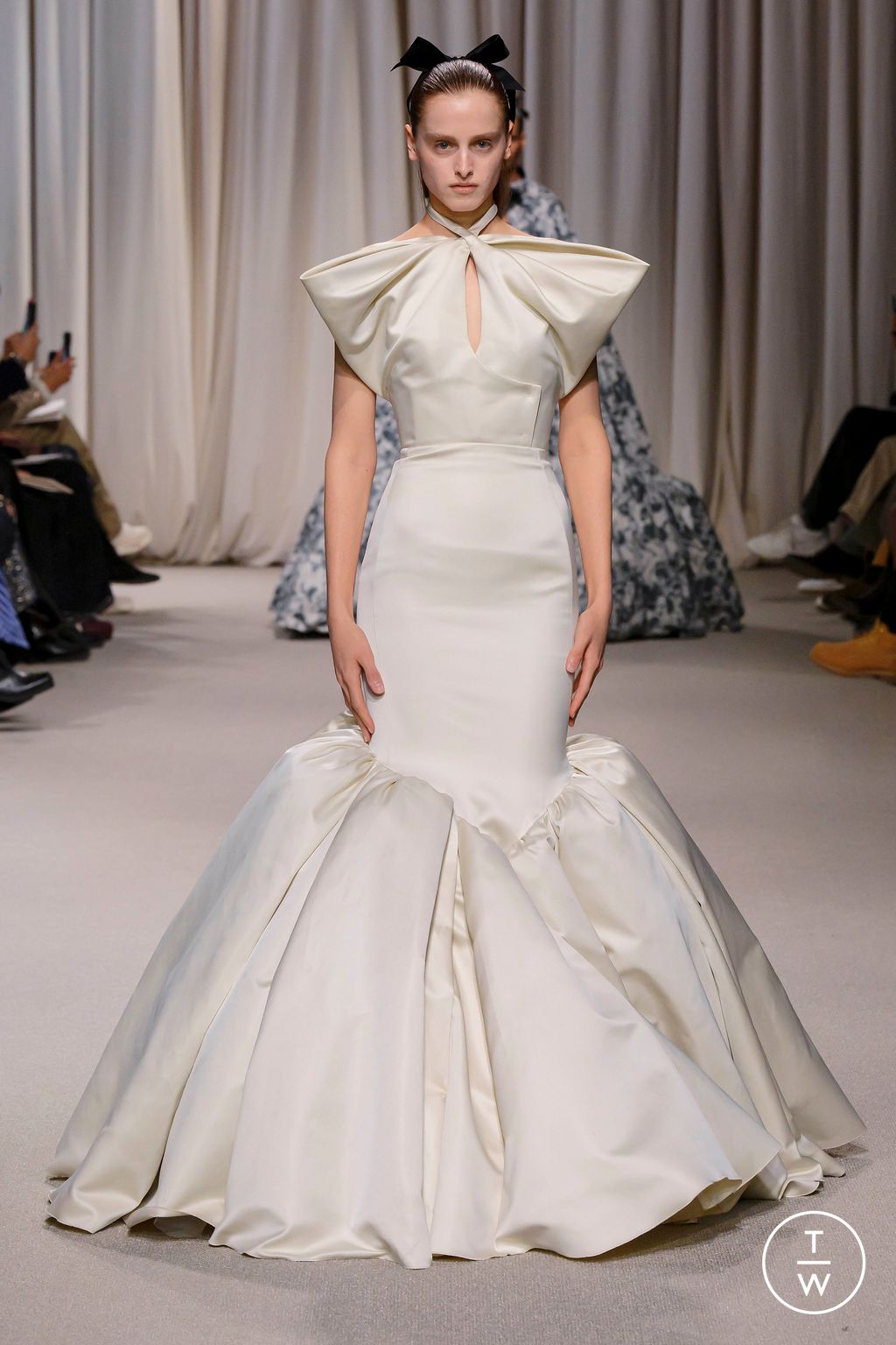 Fashion Week Paris Spring/Summer 2024 look 24 from the Giambattista Valli collection couture
