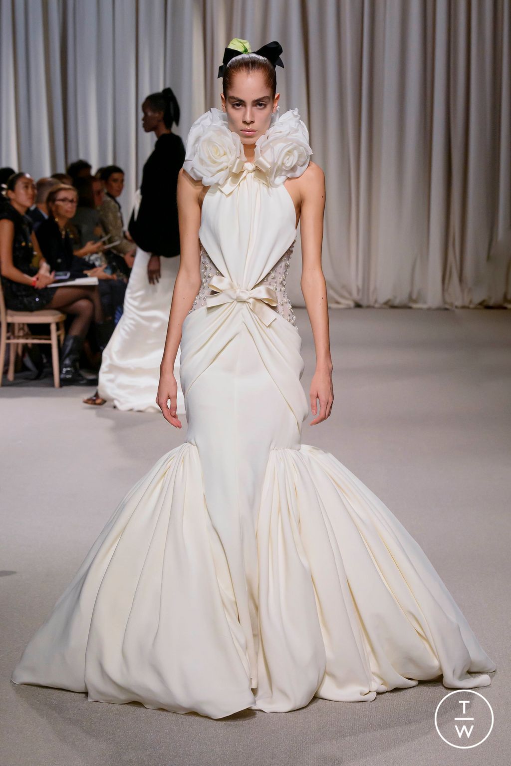 Fashion Week Paris Spring/Summer 2024 look 27 from the Giambattista Valli collection couture