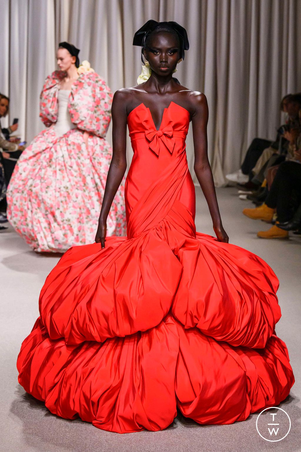 Fashion Week Paris Spring/Summer 2024 look 33 from the Giambattista Valli collection couture