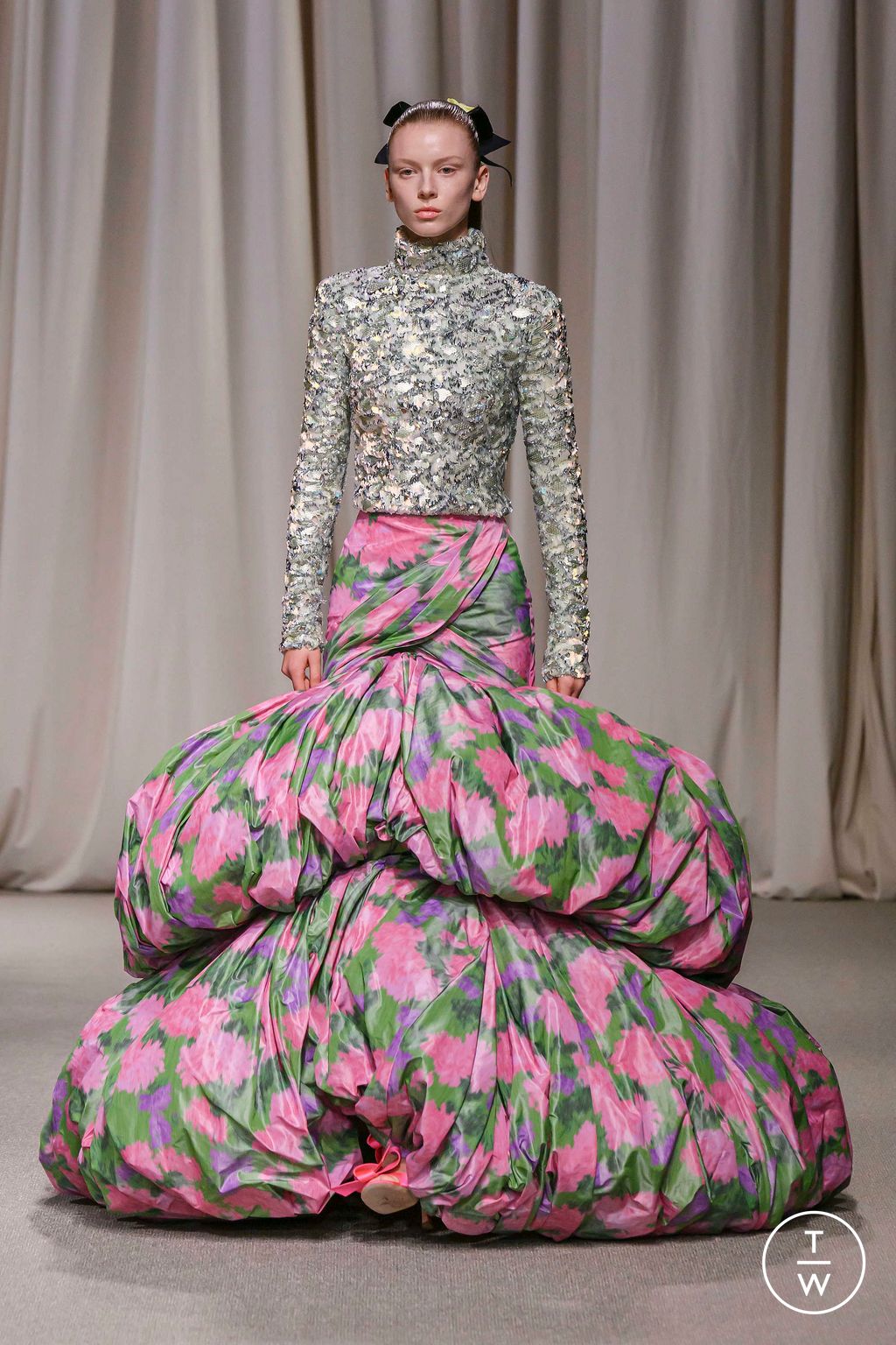 Fashion Week Paris Spring/Summer 2024 look 35 from the Giambattista Valli collection couture