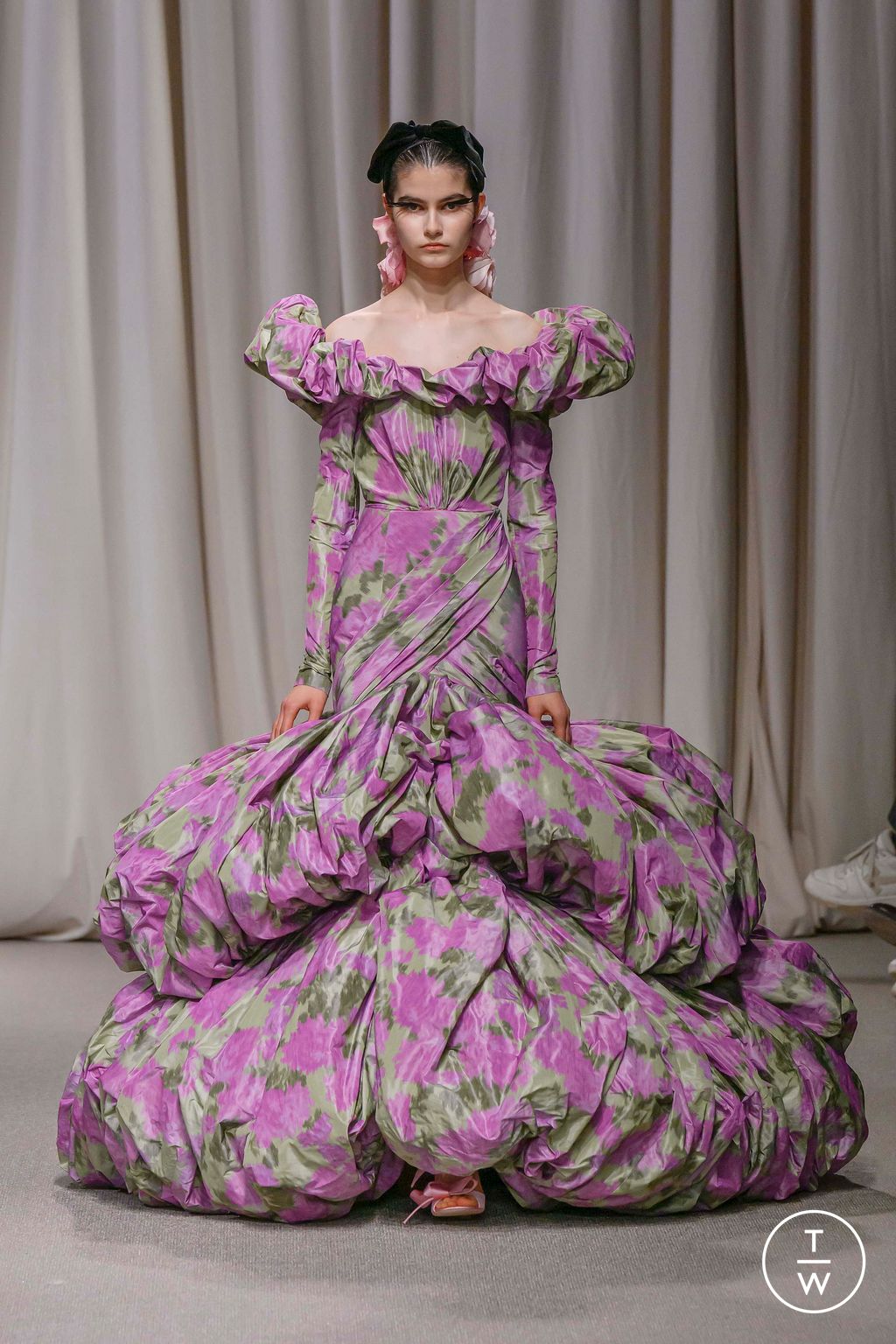 Fashion Week Paris Spring/Summer 2024 look 37 from the Giambattista Valli collection couture