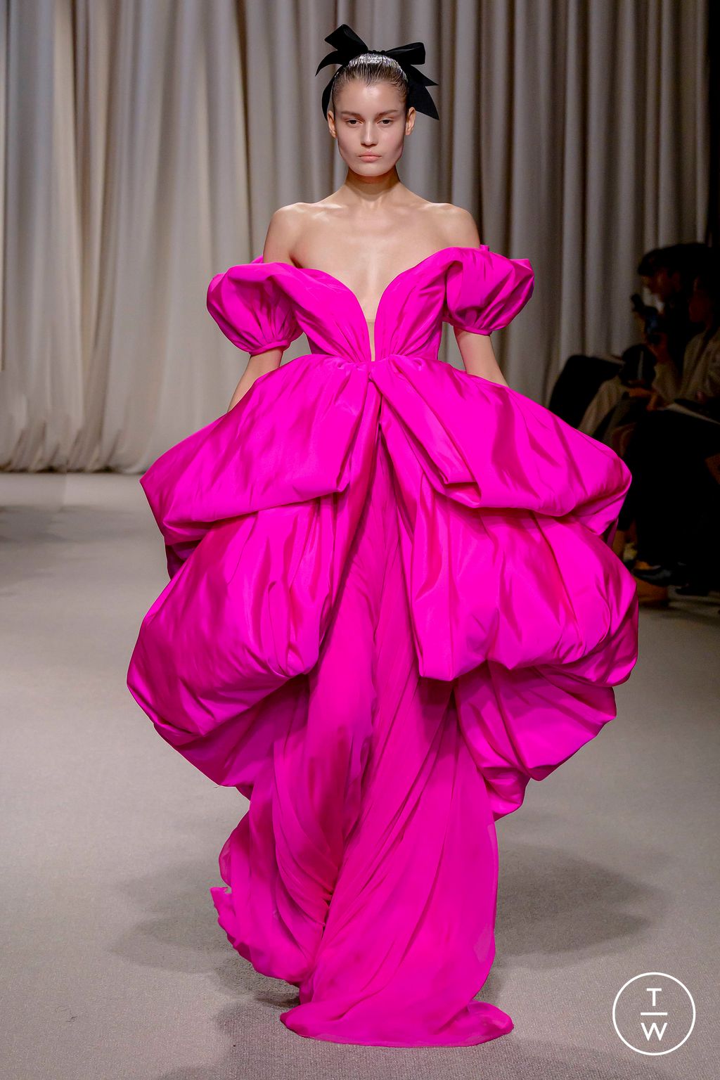 Fashion Week Paris Spring/Summer 2024 look 38 from the Giambattista Valli collection couture