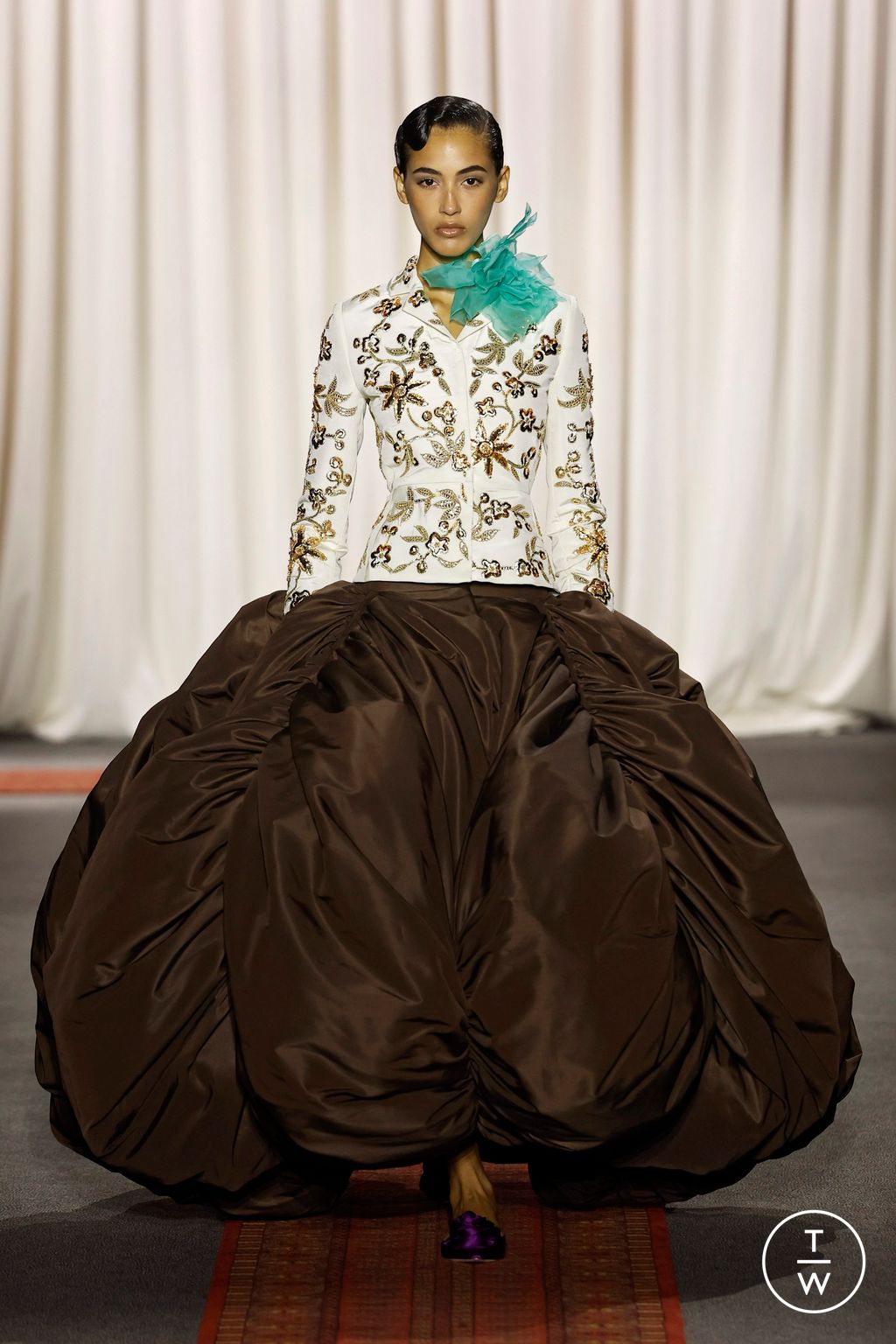 Fashion Week Paris Spring/Summer 2025 look 2 from the Giambattista Valli collection 高级定制