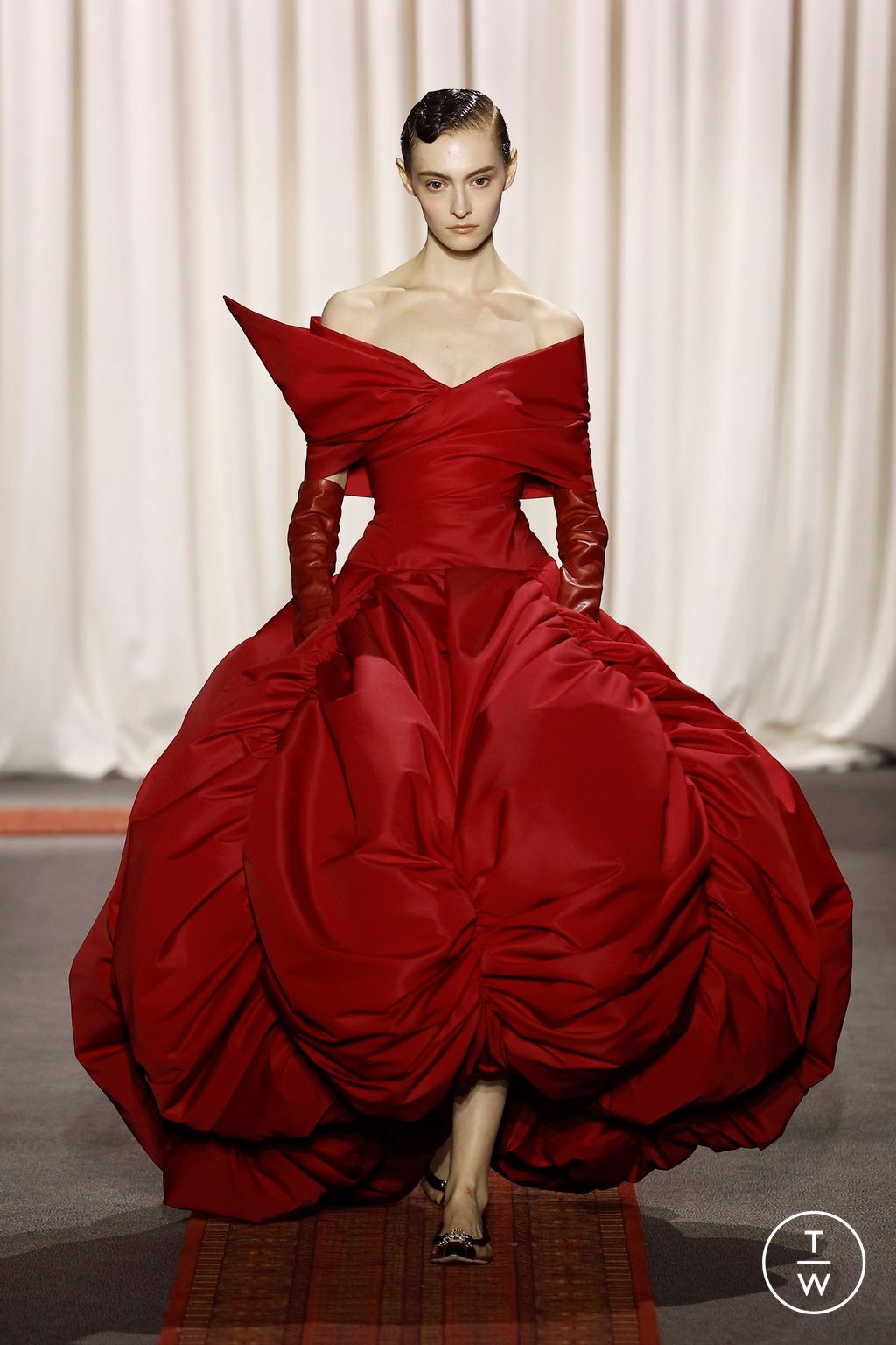 Fashion Week Paris Spring/Summer 2025 look 5 from the Giambattista Valli collection couture