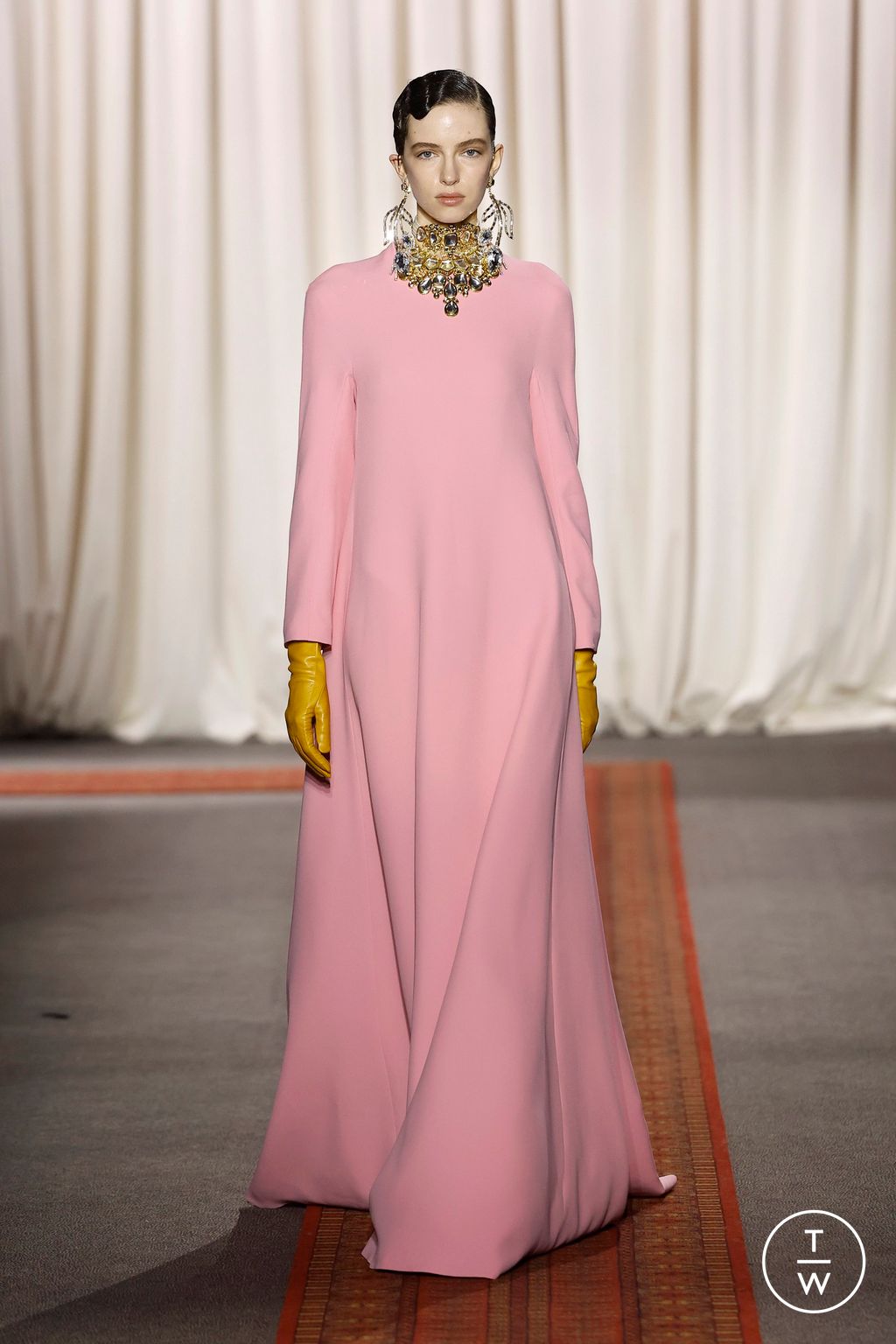 Fashion Week Paris Spring/Summer 2025 look 8 from the Giambattista Valli collection 高级定制