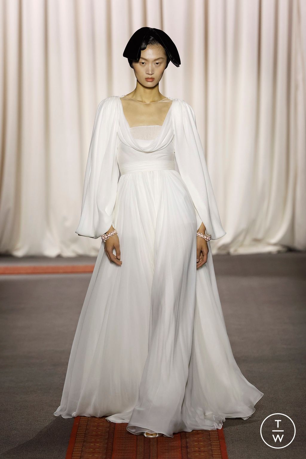 Fashion Week Paris Spring/Summer 2025 look 13 from the Giambattista Valli collection couture