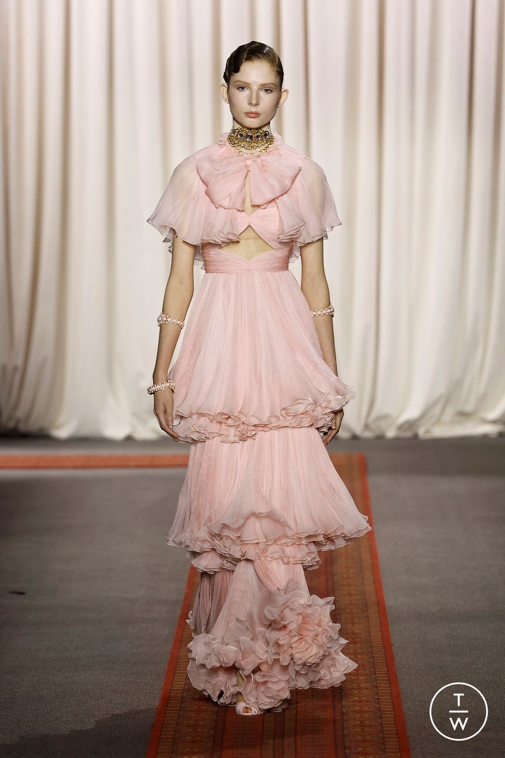 Fashion Week Paris Spring/Summer 2025 look 20 from the Giambattista Valli collection couture