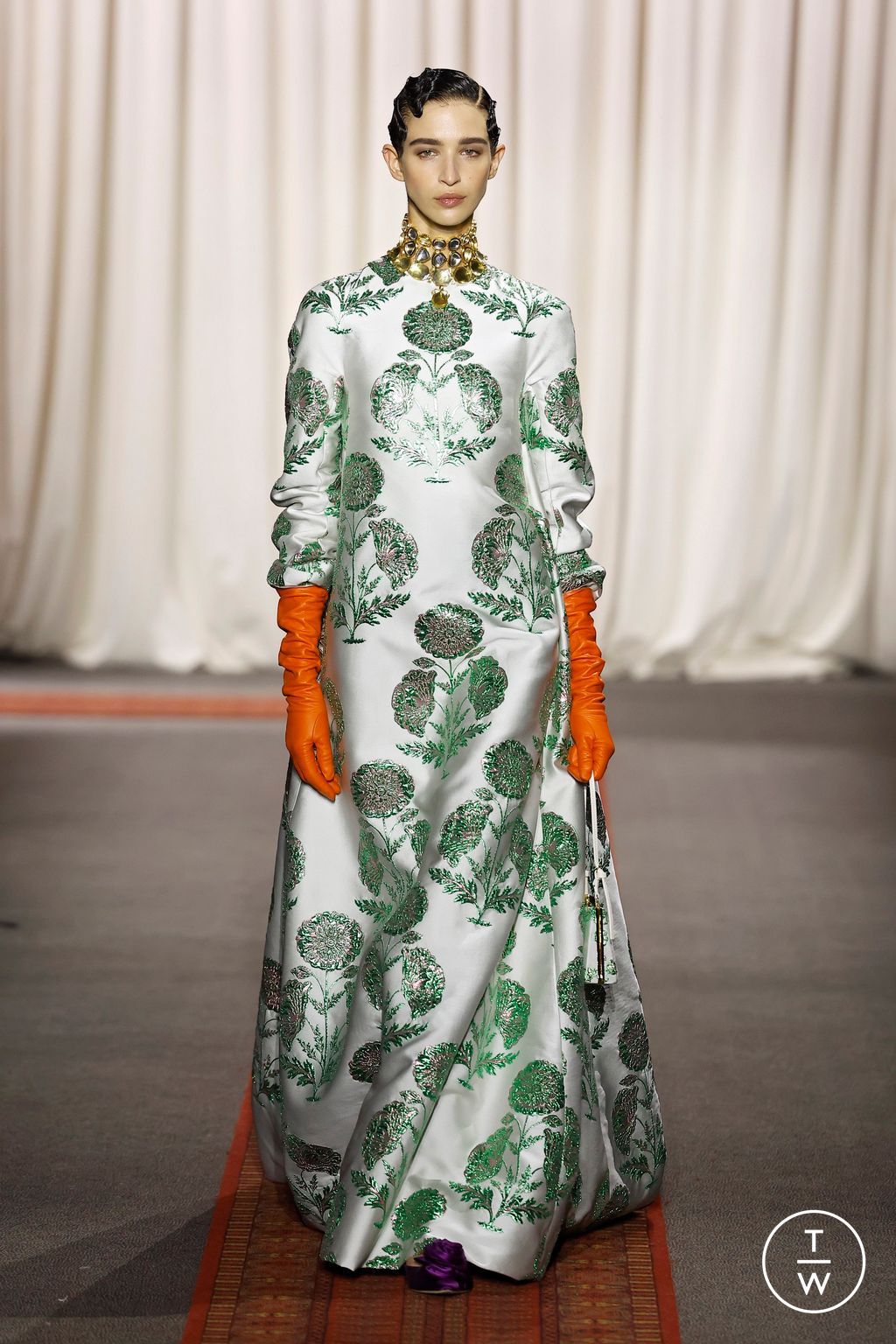Fashion Week Paris Spring/Summer 2025 look 21 from the Giambattista Valli collection 高级定制
