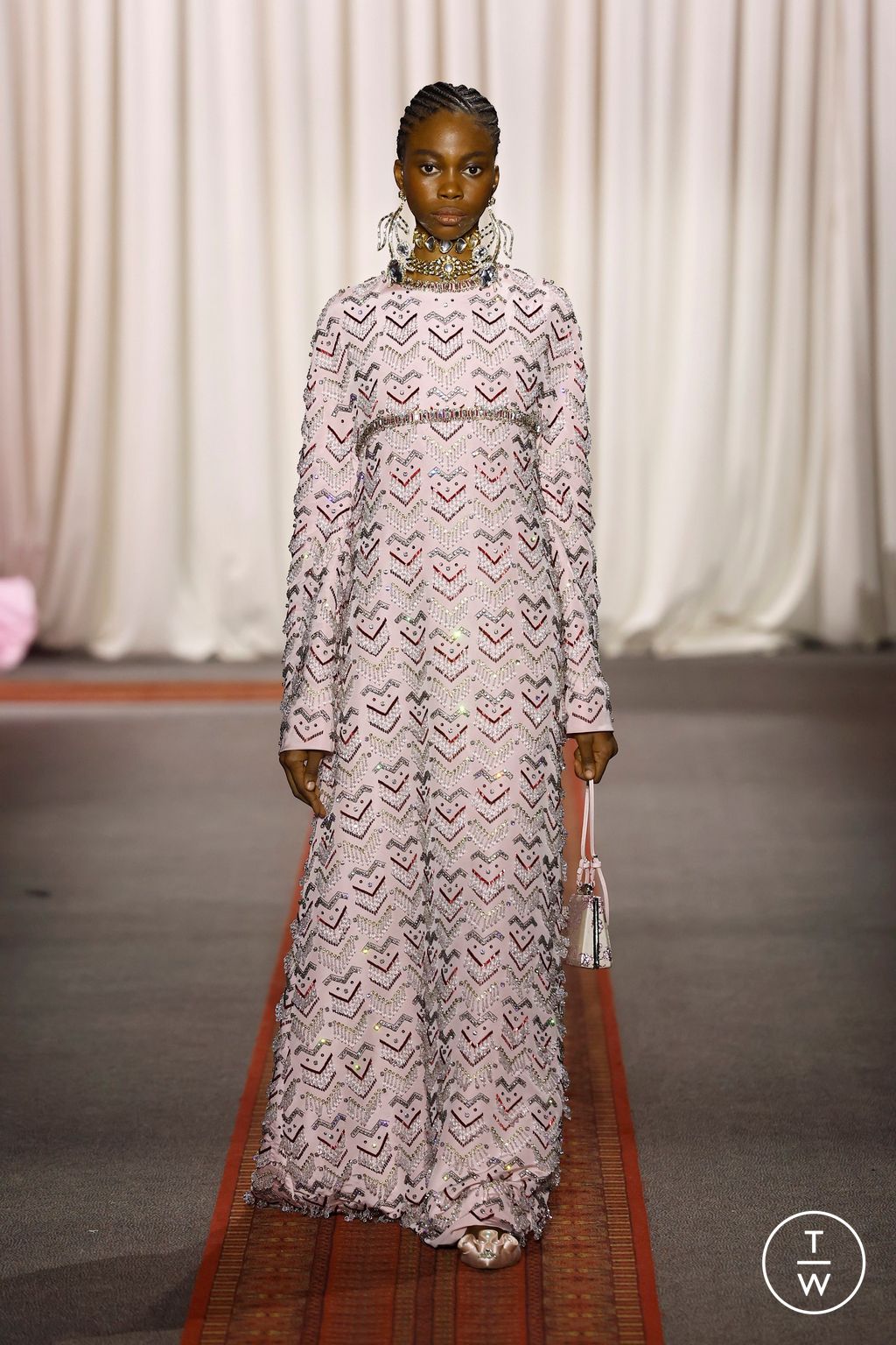 Fashion Week Paris Spring/Summer 2025 look 27 from the Giambattista Valli collection 高级定制