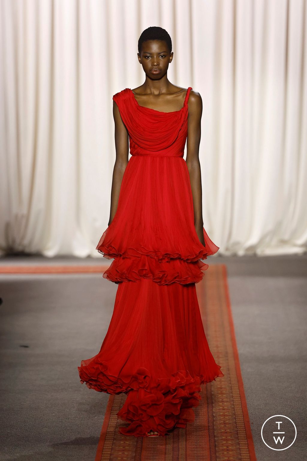 Fashion Week Paris Spring/Summer 2025 look 29 from the Giambattista Valli collection 高级定制