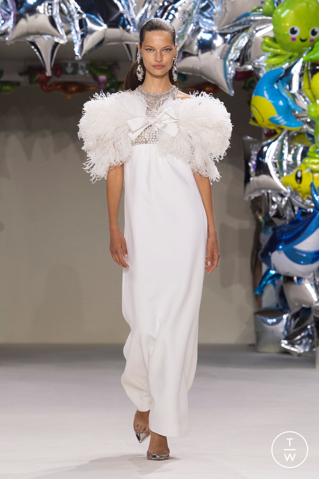 Fashion Week Paris Fall/Winter 2022 look 3 from the Giambattista Valli collection couture