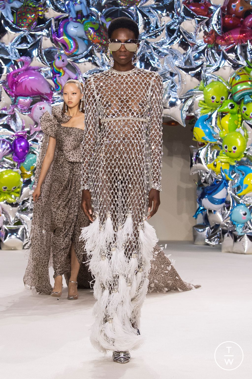 Fashion Week Paris Fall/Winter 2022 look 6 from the Giambattista Valli collection couture